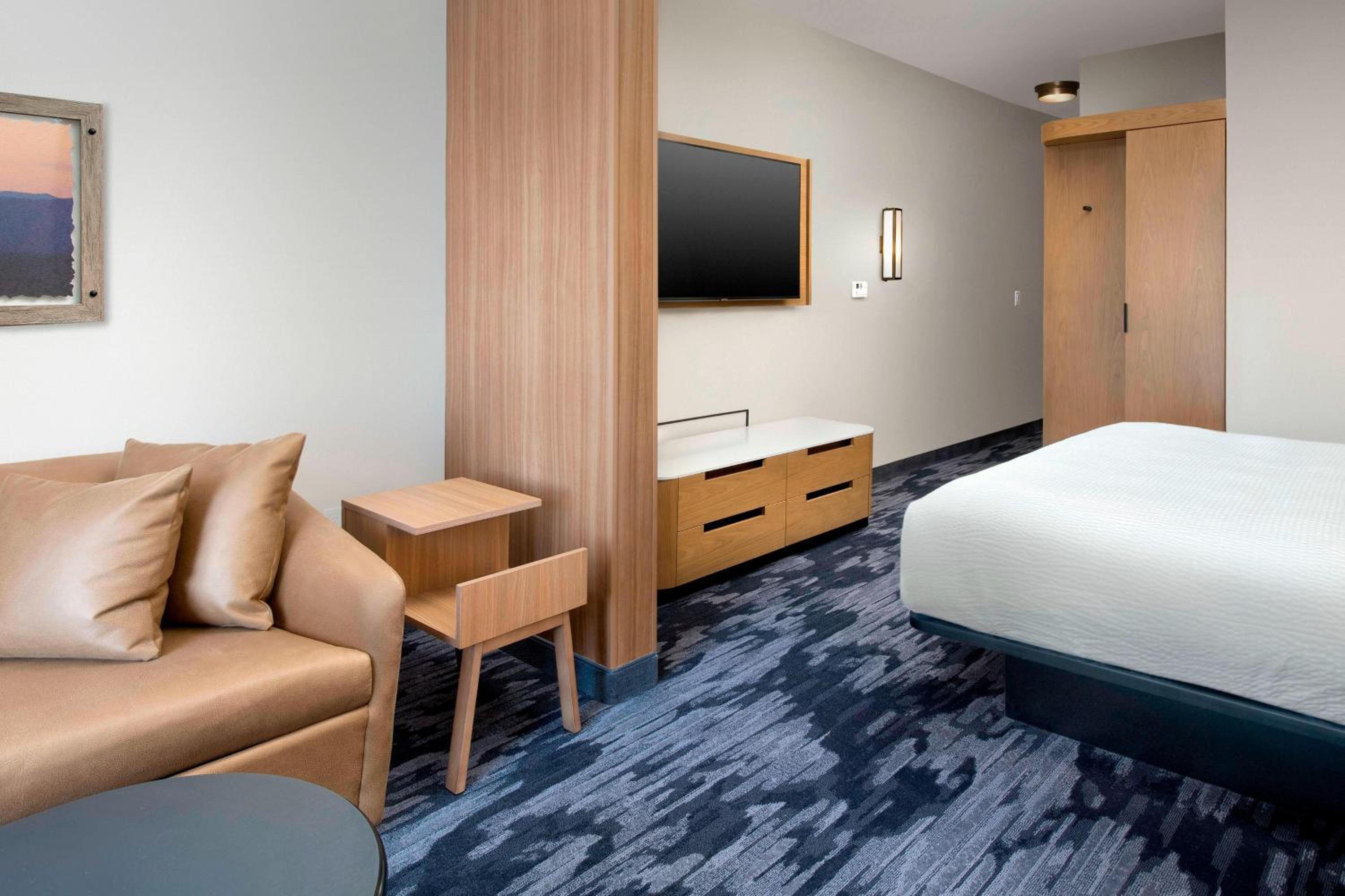 Studio with King Bed and Sofa Bed - Hearing Accessible