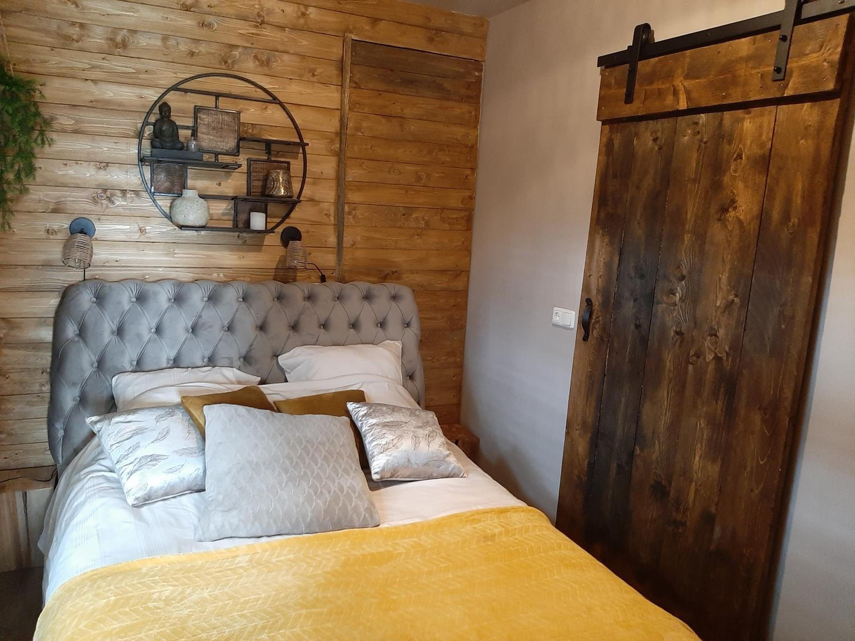 One-Bedroom House photo 1