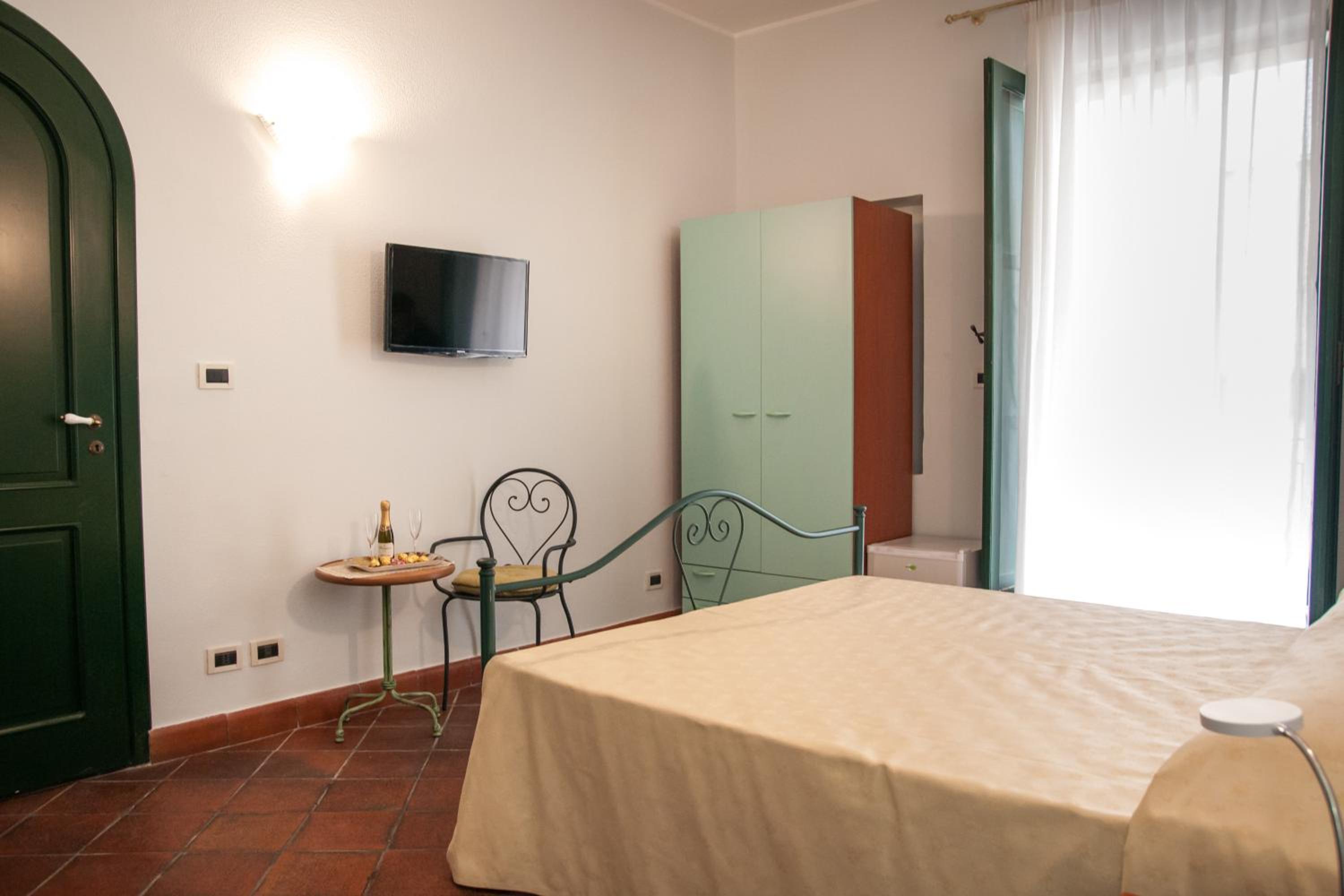 Double Room With Extra Bed photo 1