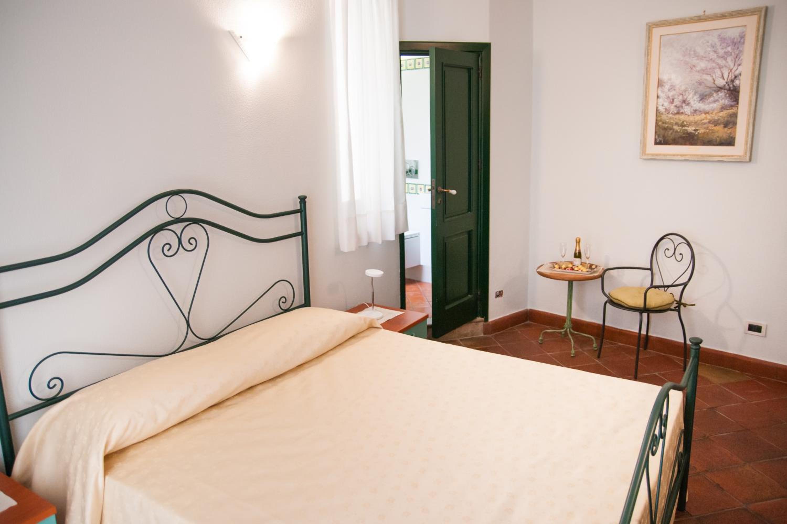 Double Room With Extra Bed photo 2
