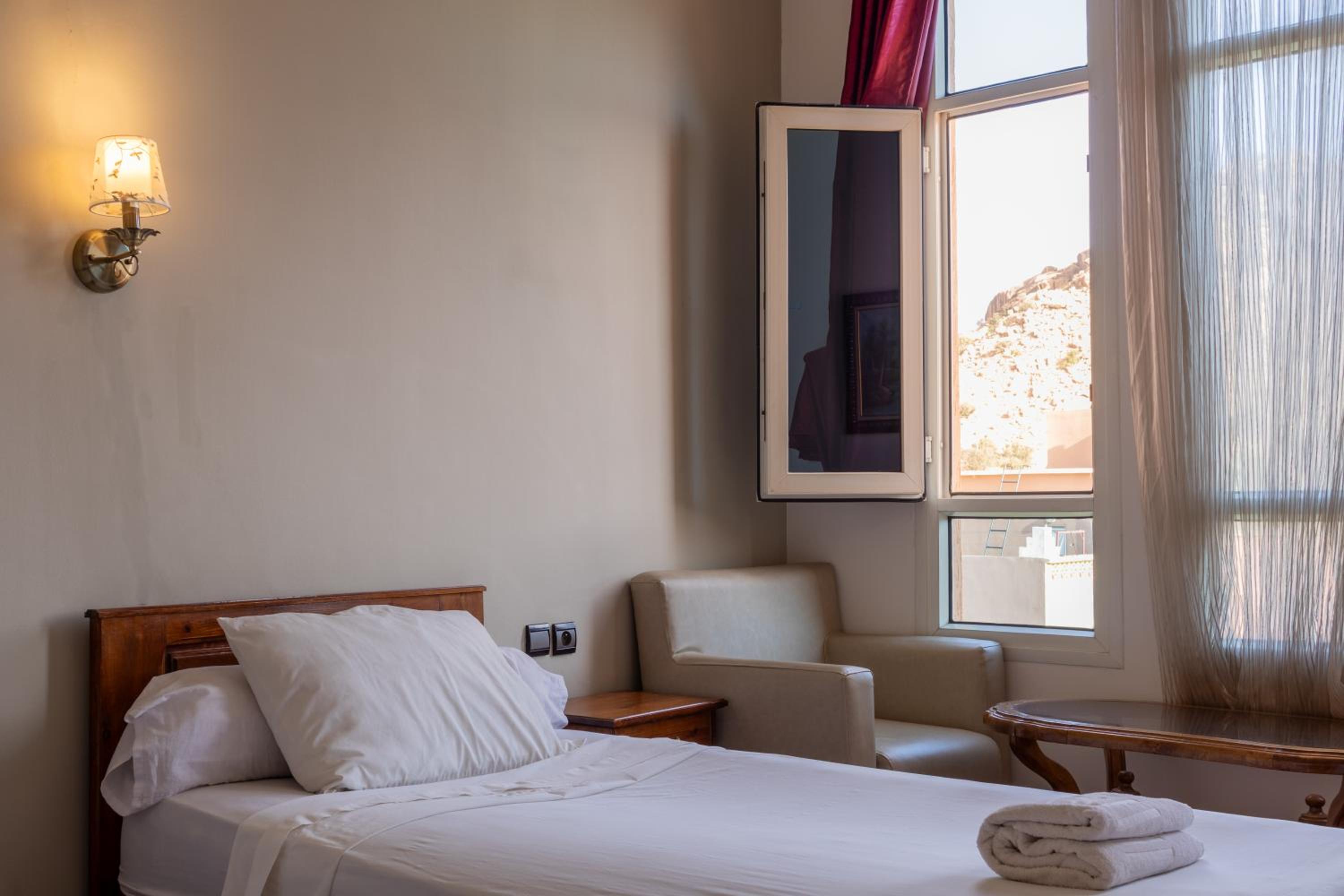 Double Room - Photo 9