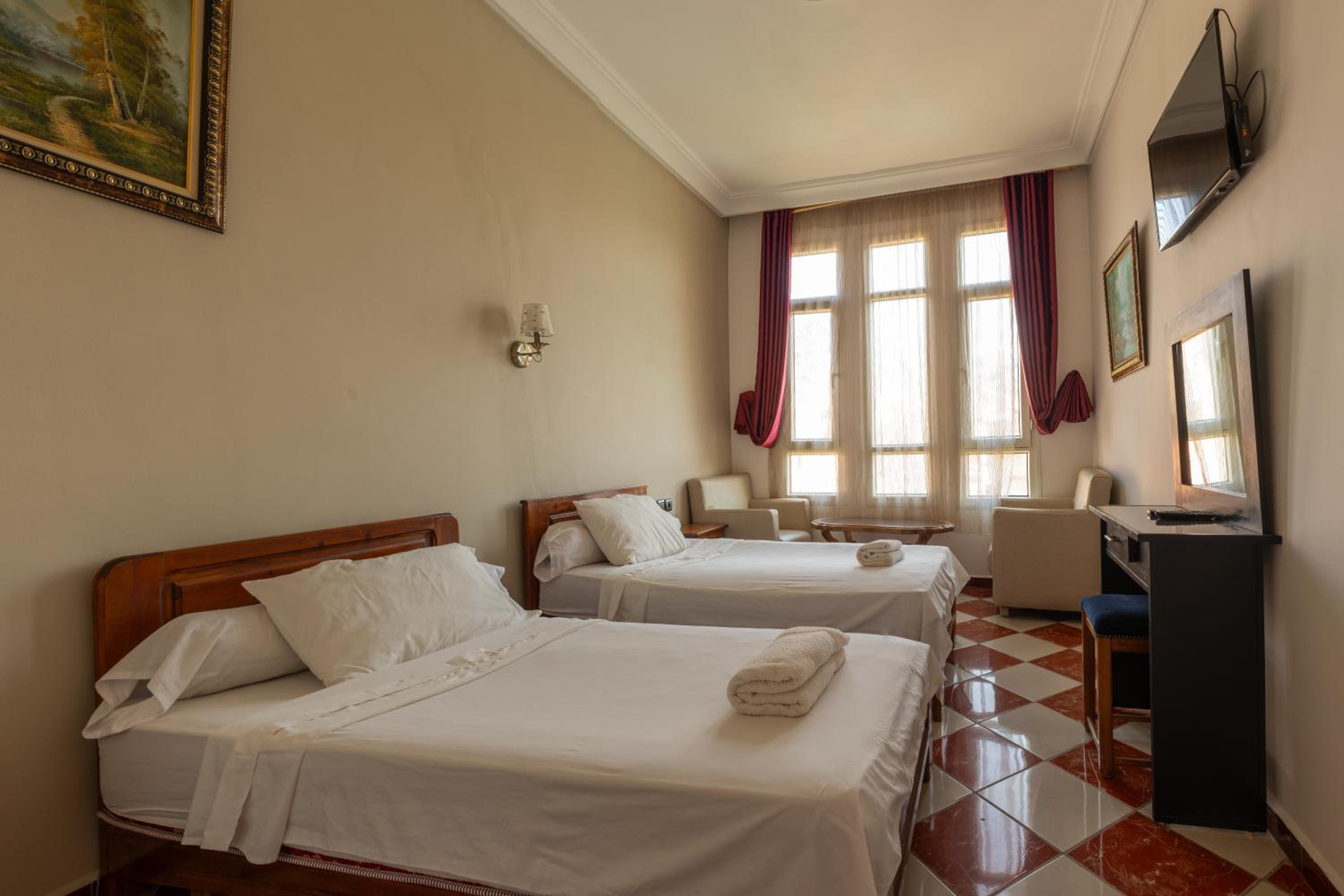 Double Room - Photo 8