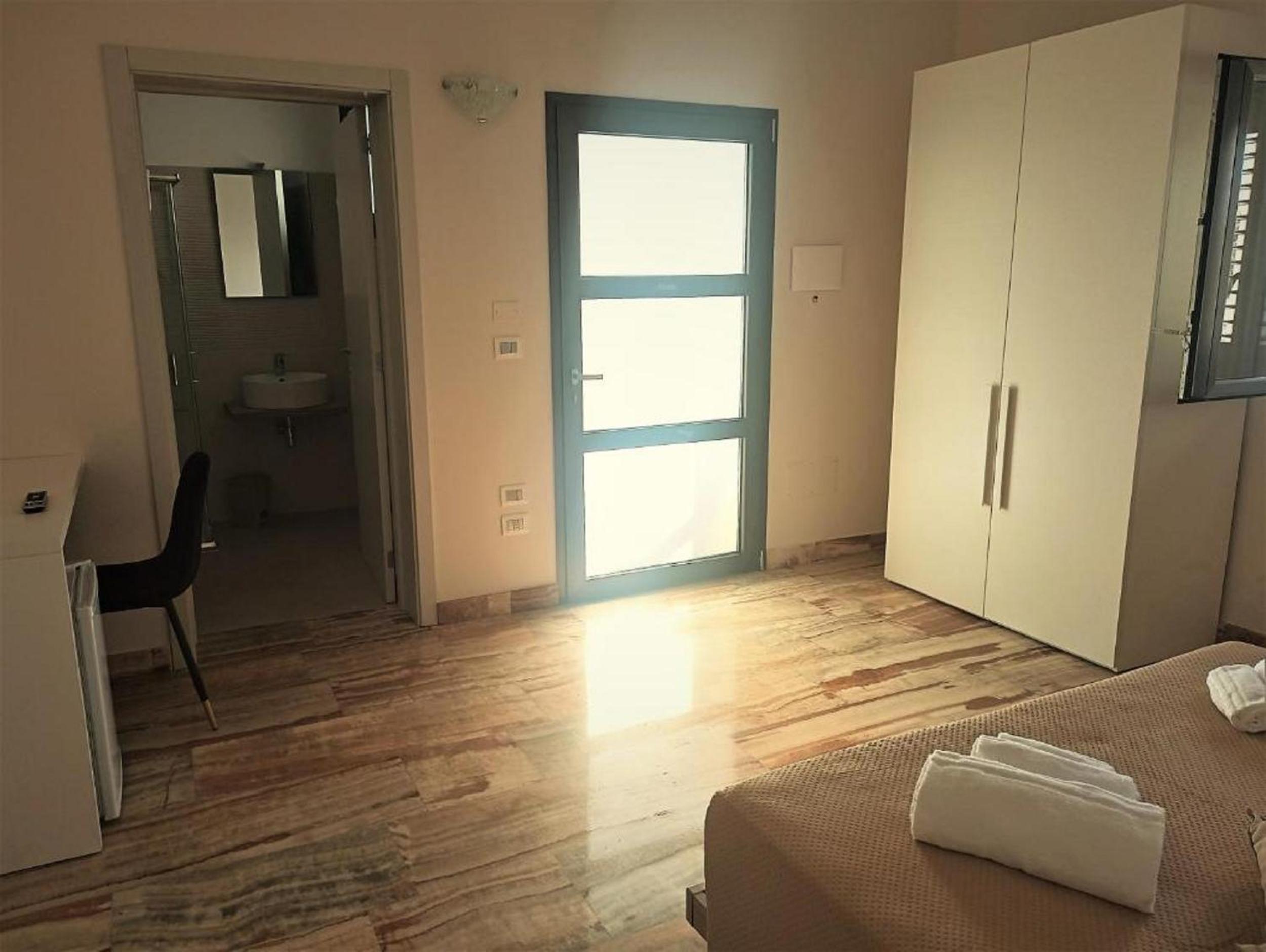Double or Twin Room - Photo 13