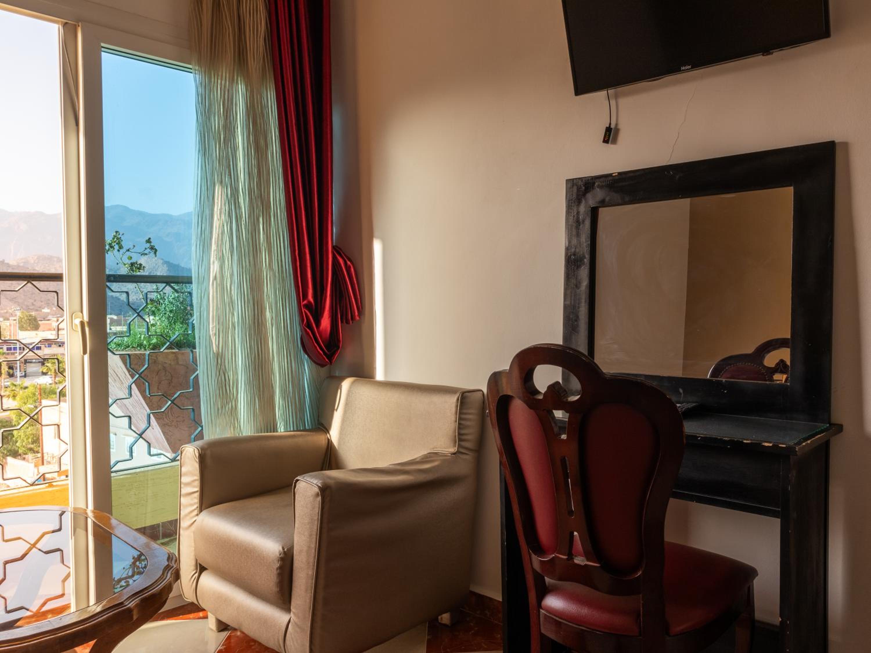 Triple Room with Balcony - Photo 3