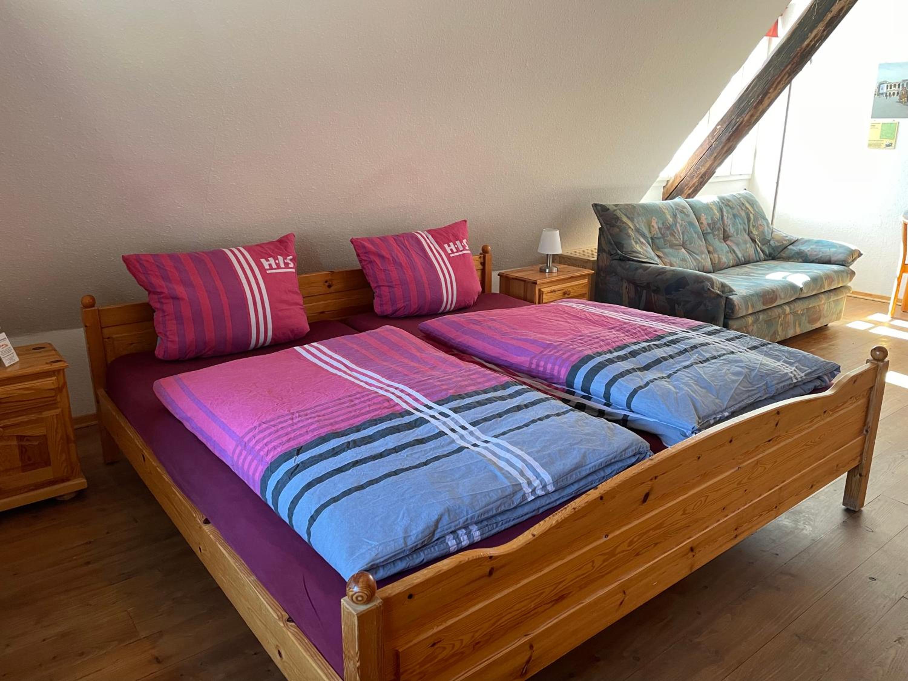 Large Double Room - Photo 4