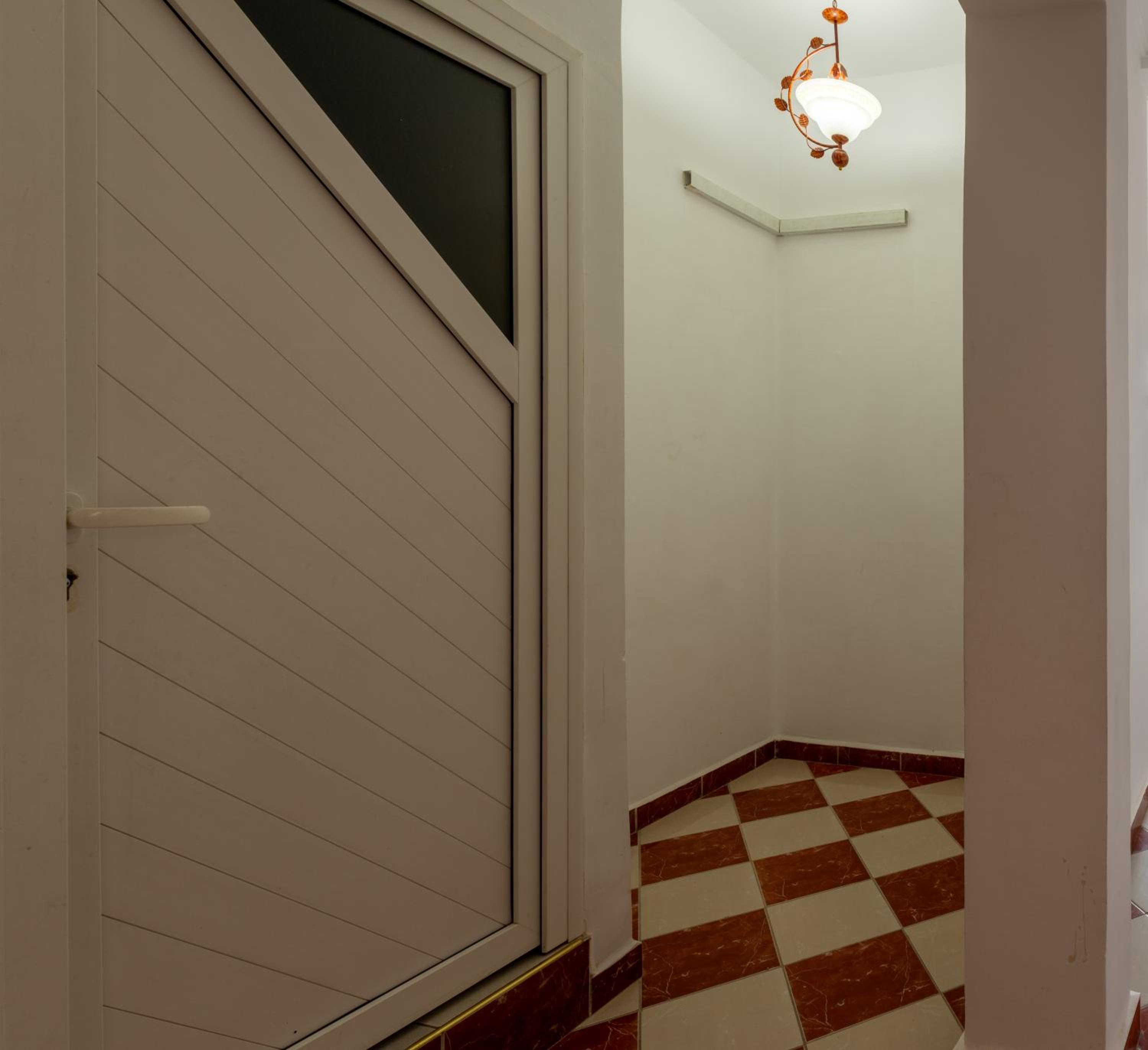 Triple Room with Balcony - Photo 6