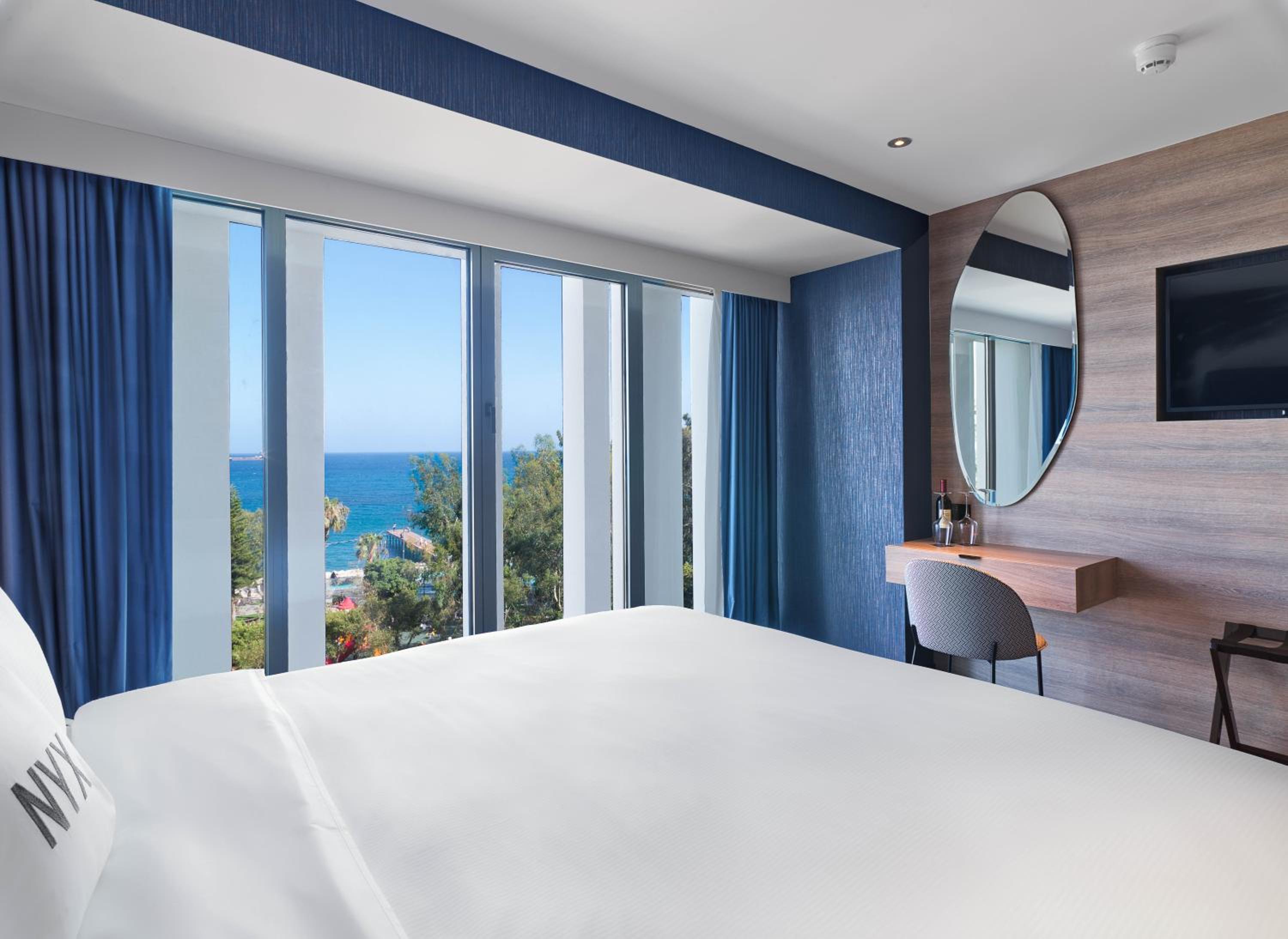 Design Double Star Front Sea View