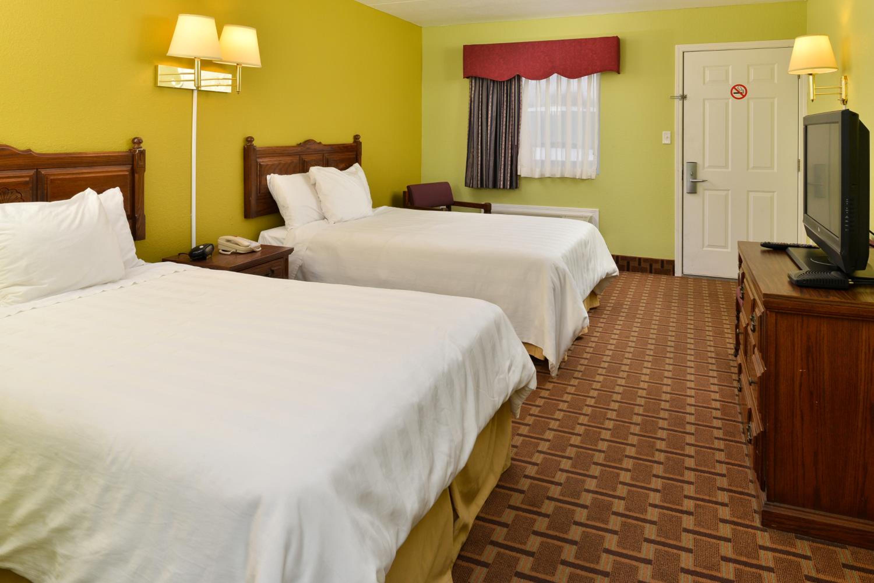 Double Room with Two Double Beds photo 3