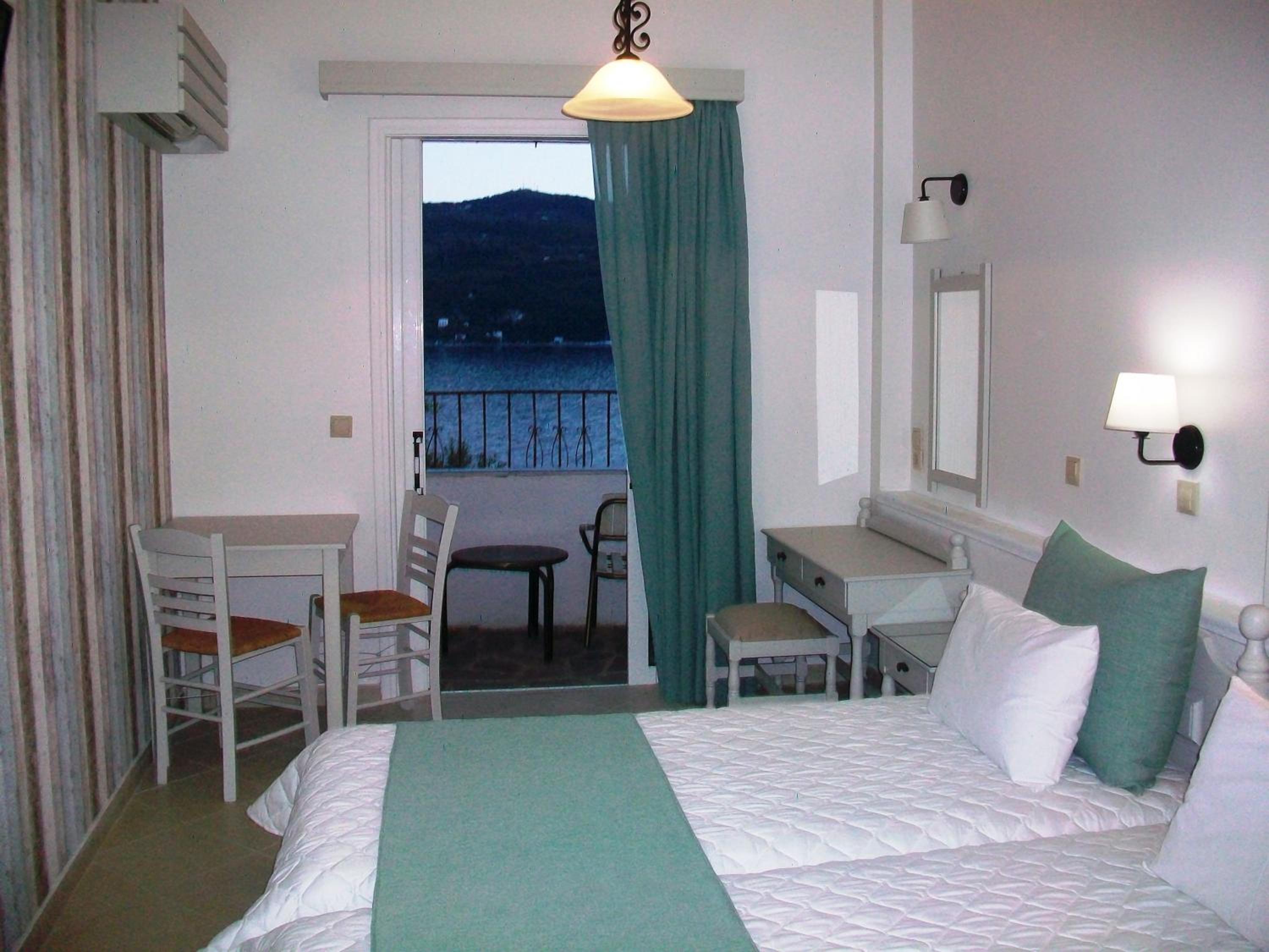 Studio - Sea Front (2 Adults) 1st floor photo 1