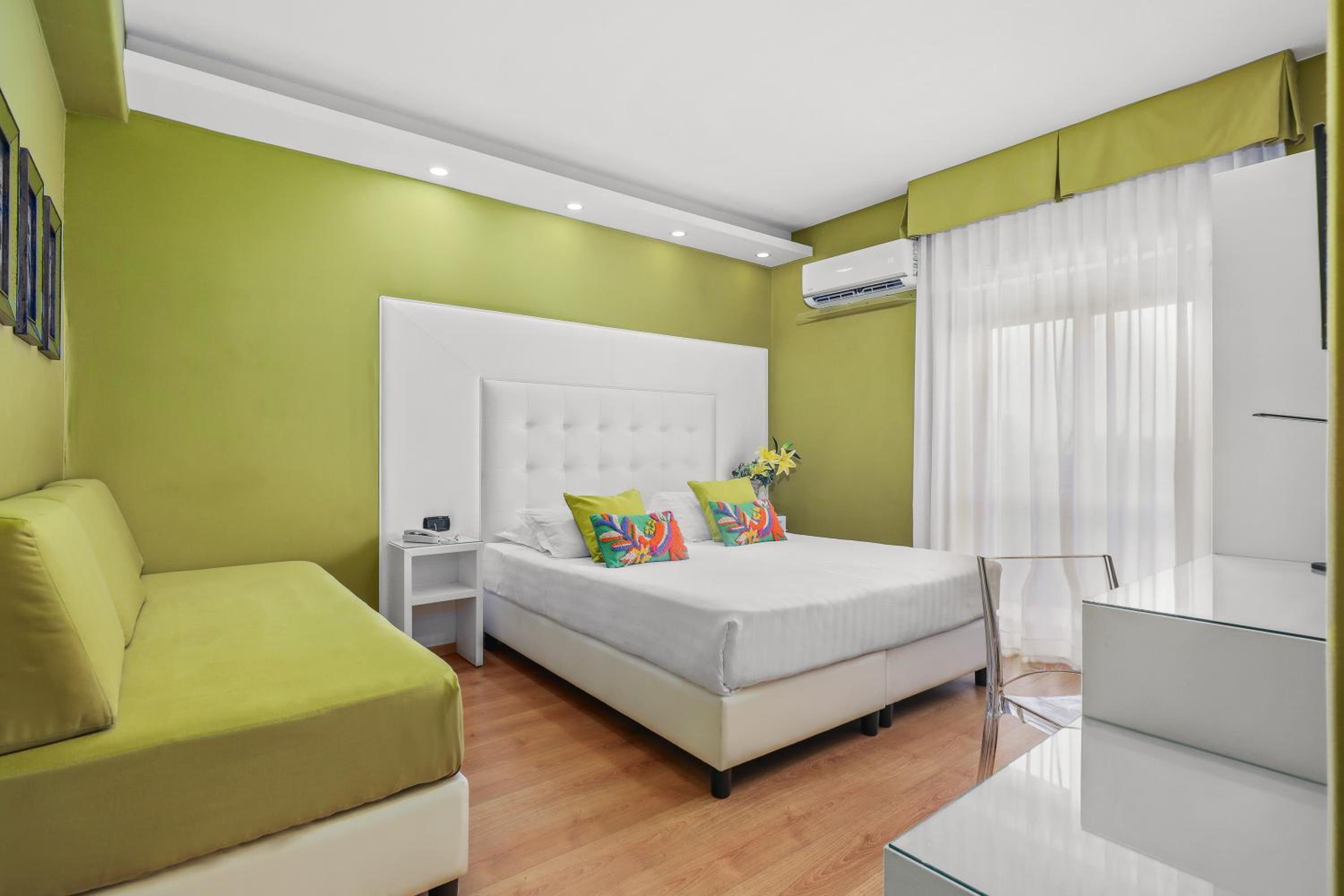 Deluxe Room - Photo 3
