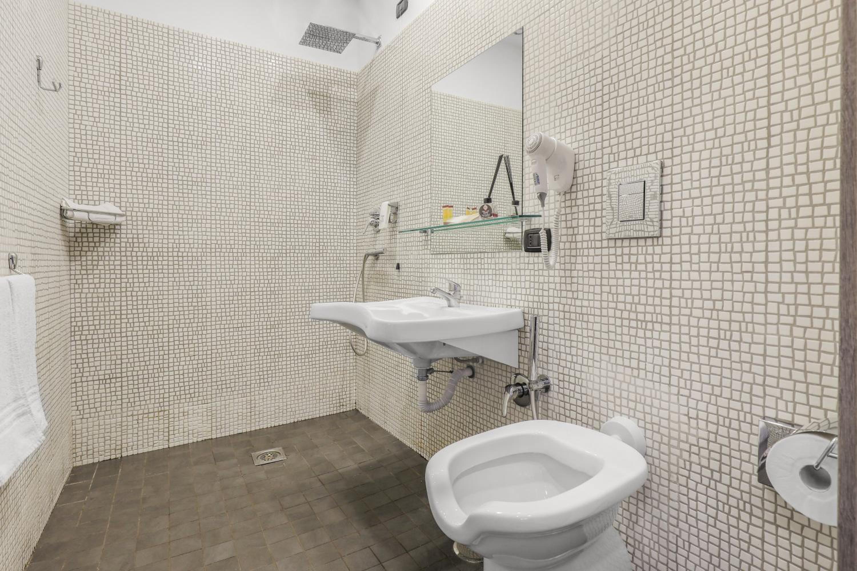 Double Room - Disability Access photo 2