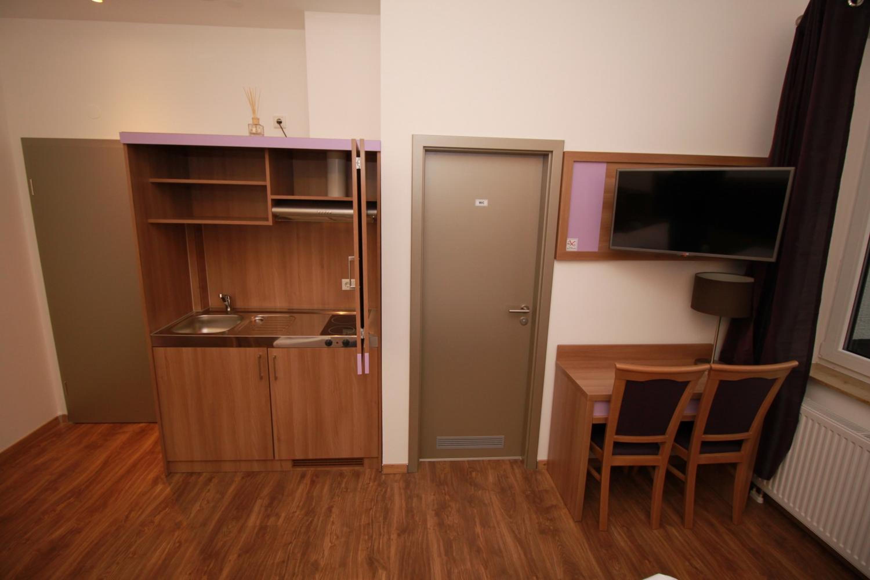 King Room with Kitchenette photo 2