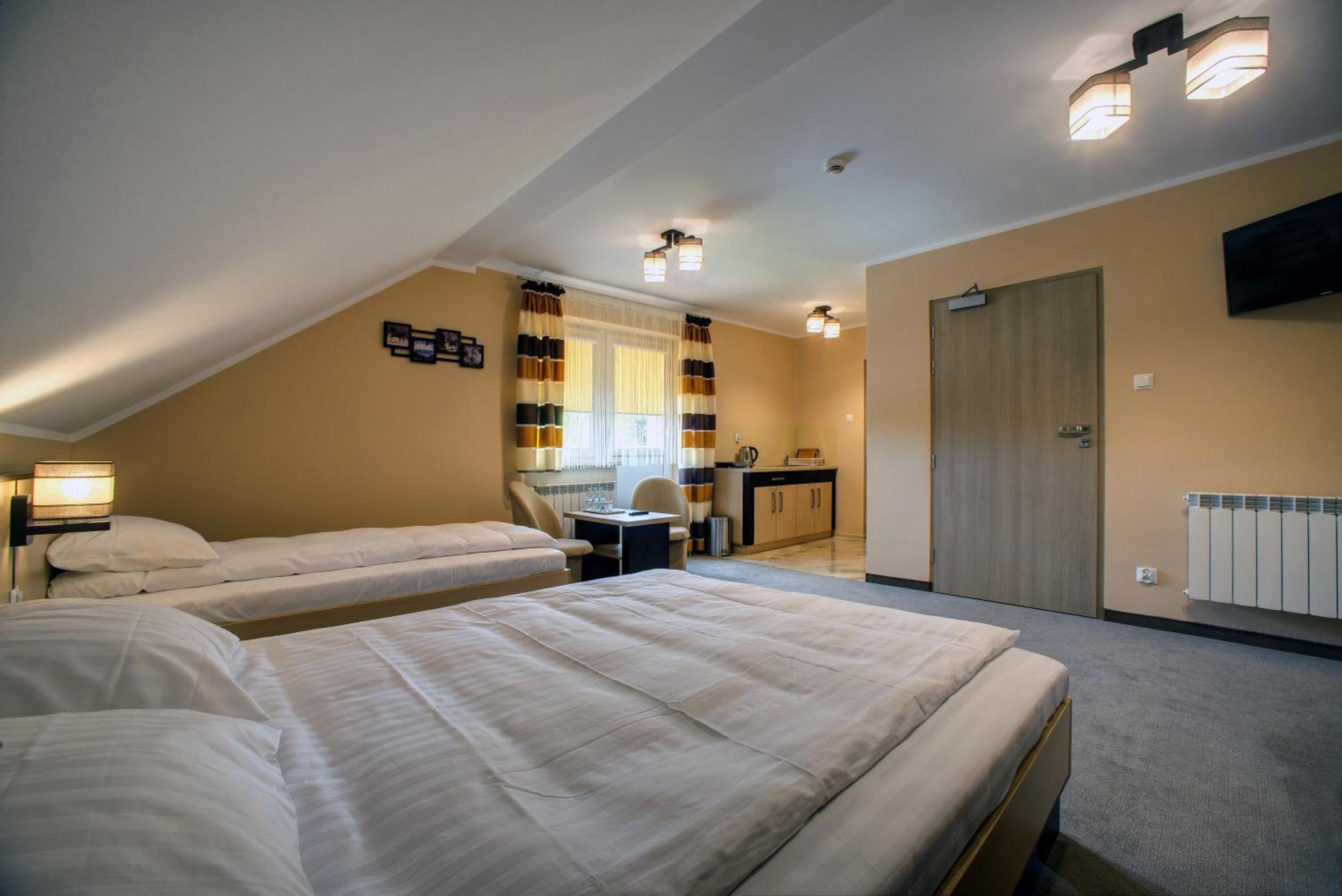 Comfort Triple Room with Shower - Photo 5
