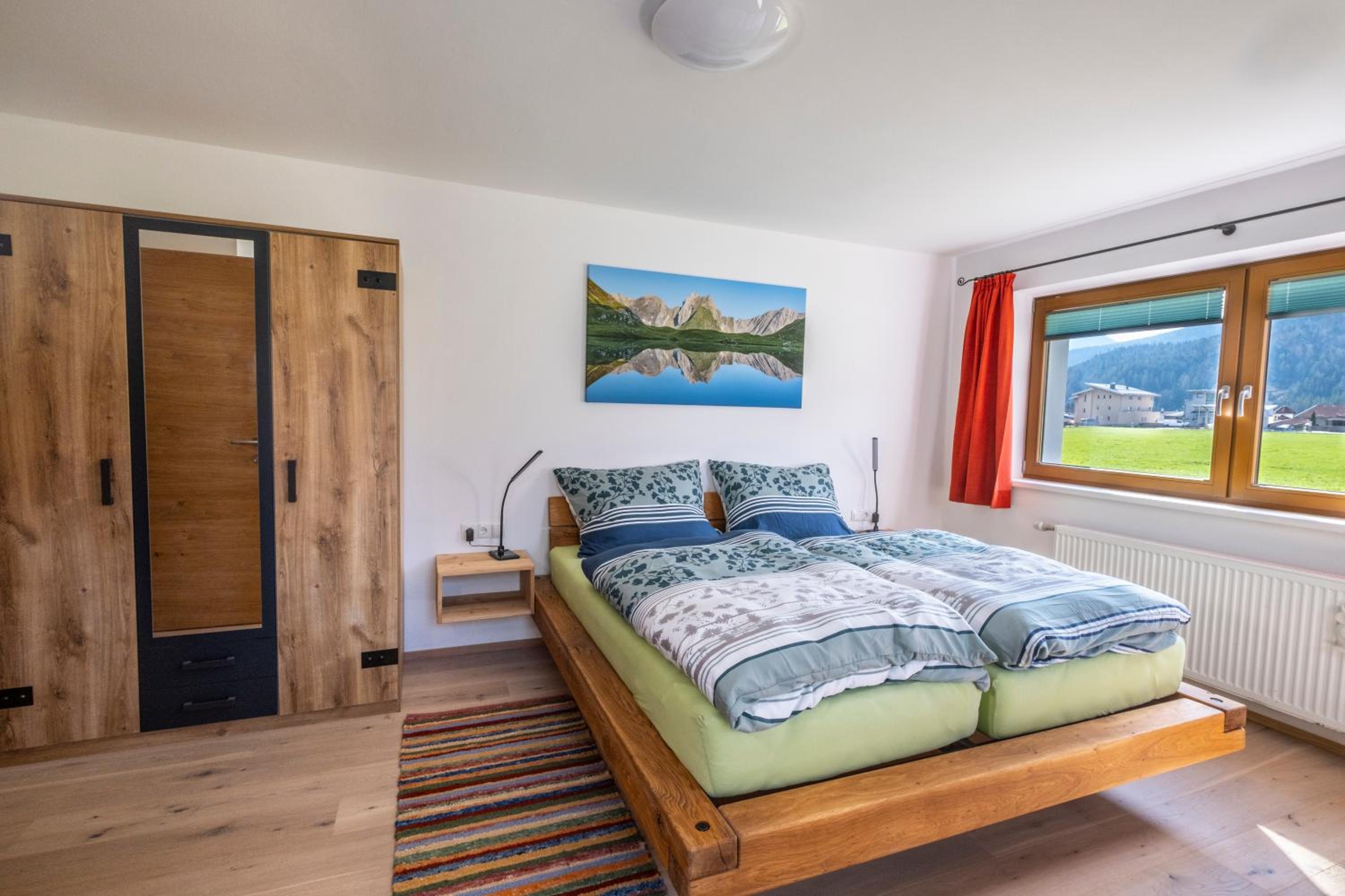 Three-Bedroom Apartment with Bath photo 1