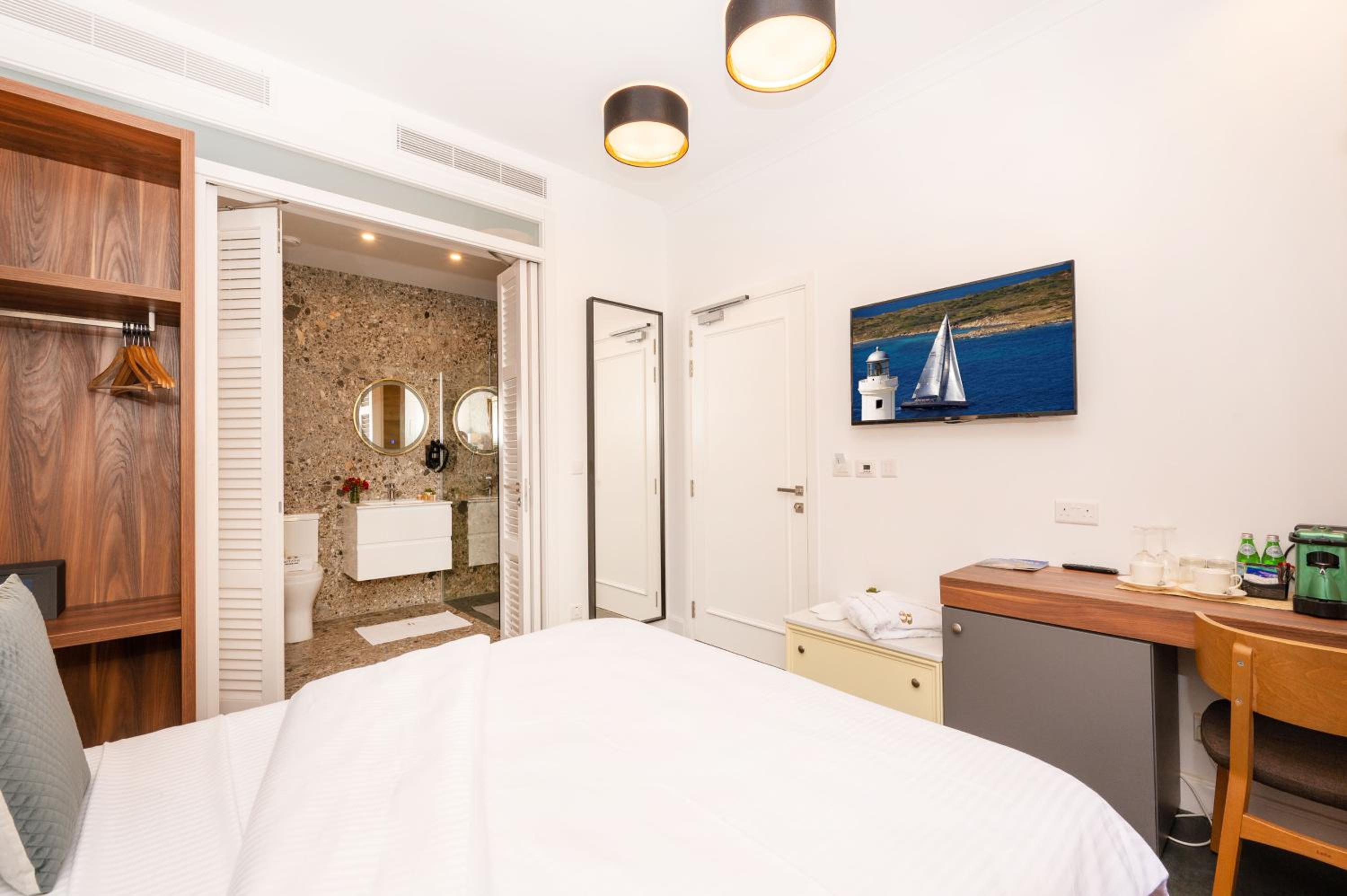 Deluxe Double Room with Balcony