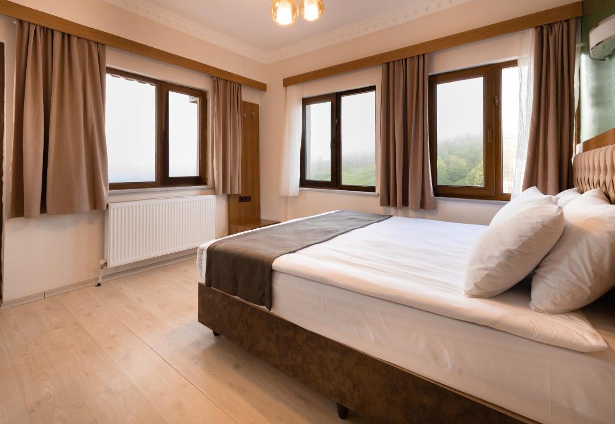 Double or Twin Room with Sea View photo 3