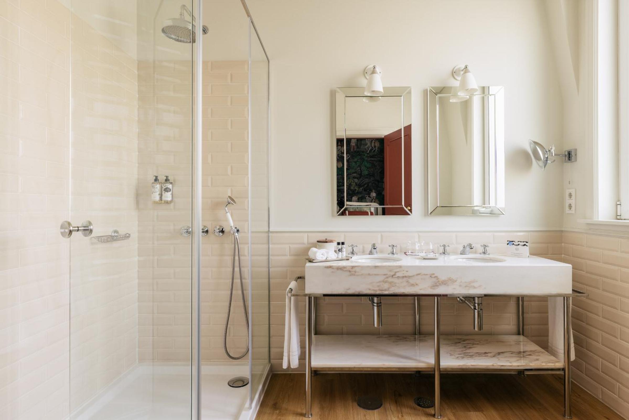 Superior Room - Photo 7