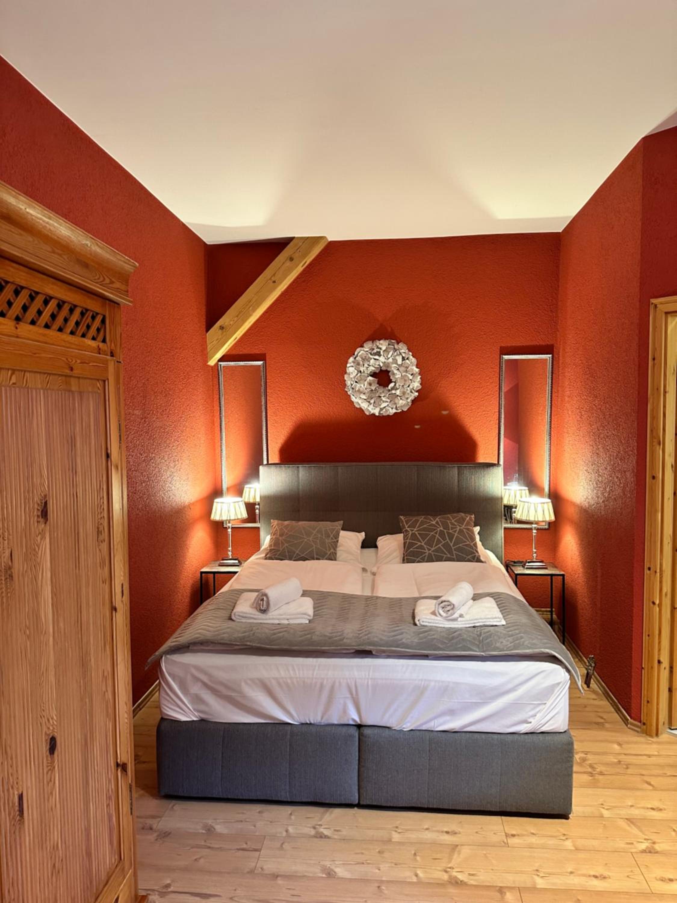 Deluxe Double Room (2 Adults + 1 Child) photo 1