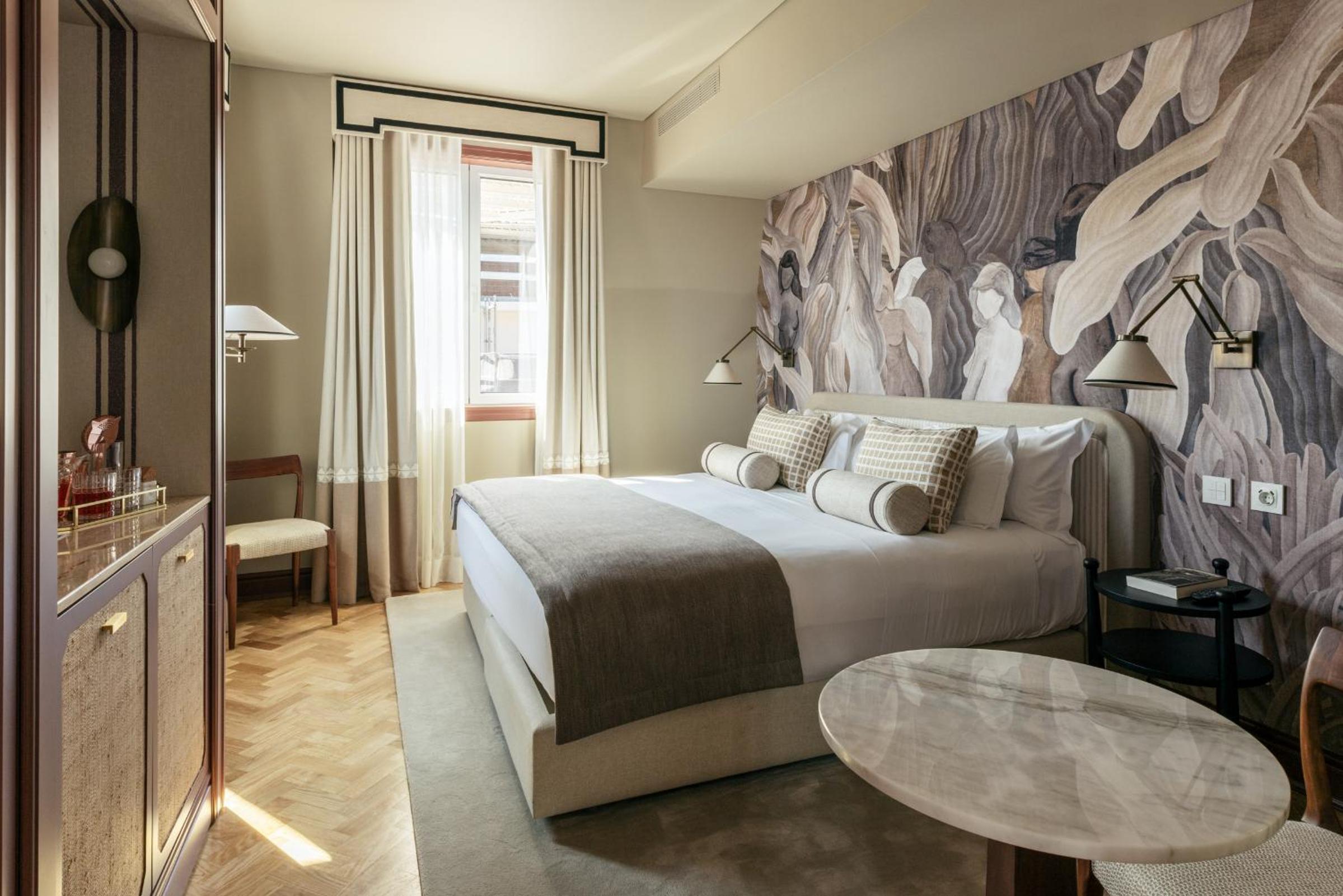 Deluxe Room - Photo 6