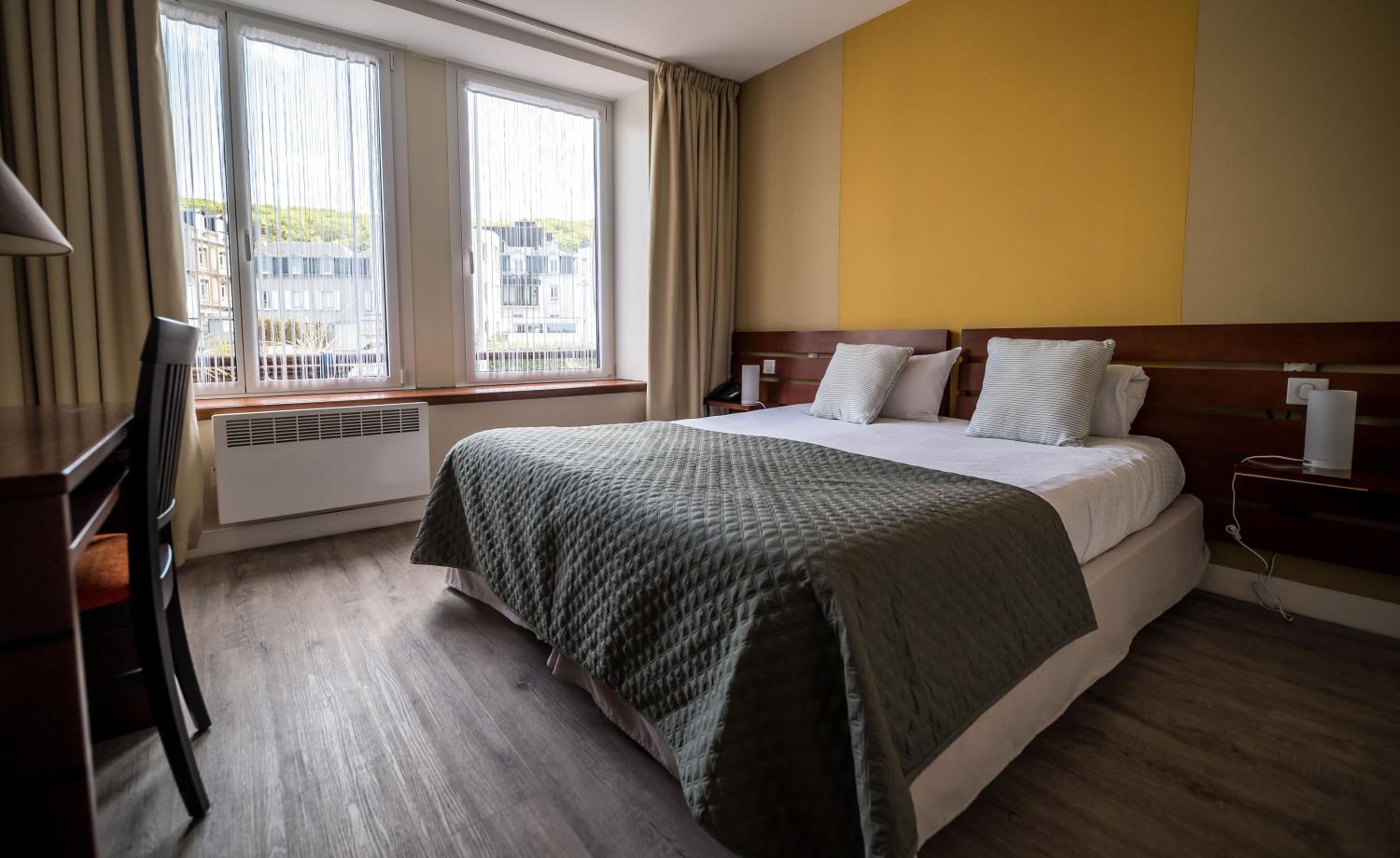 Classic Double Room with view on Place Clemenceau - Photo 3