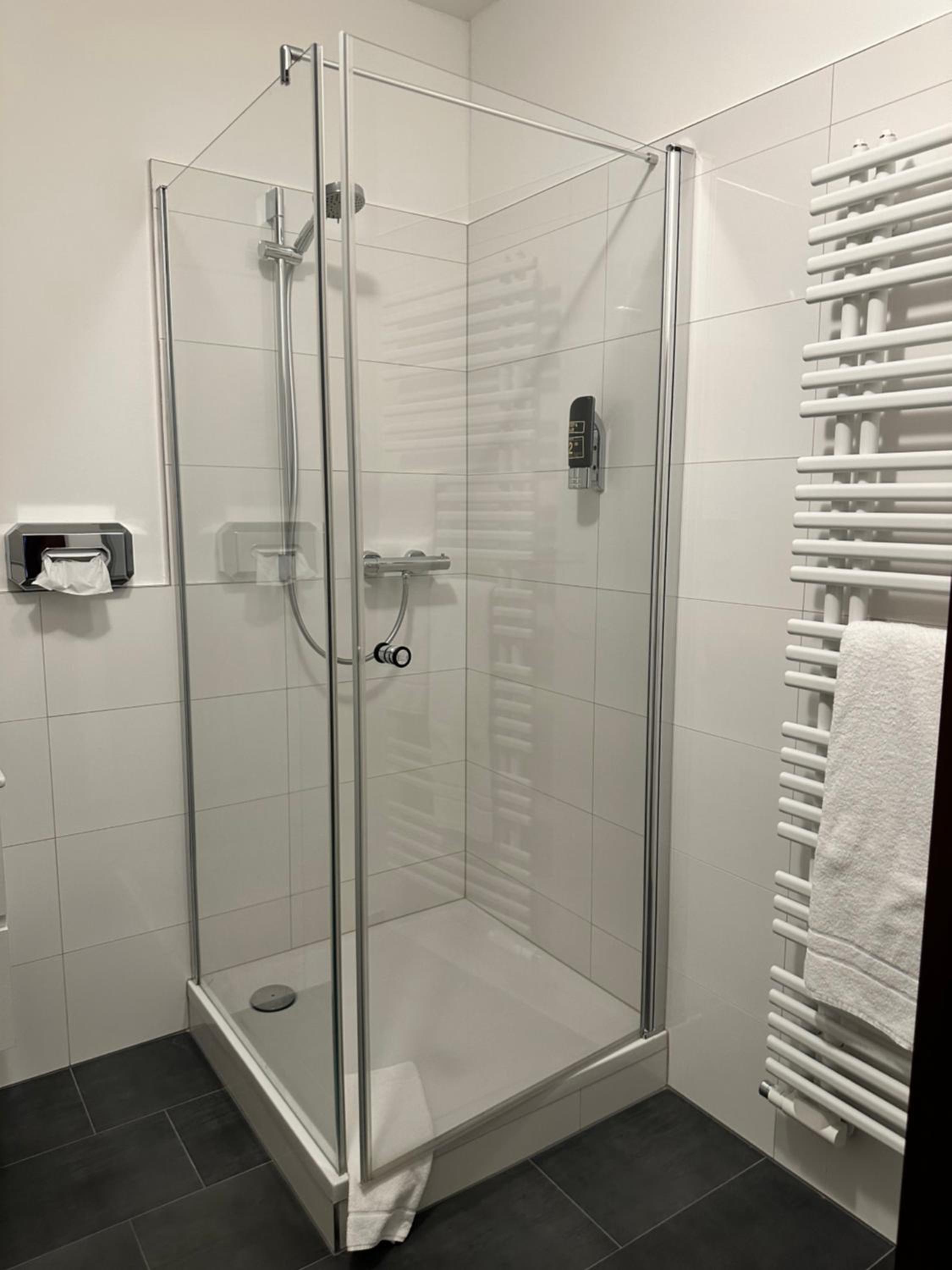 Deluxe Double Room (2 Adults + 1 Child) photo 2