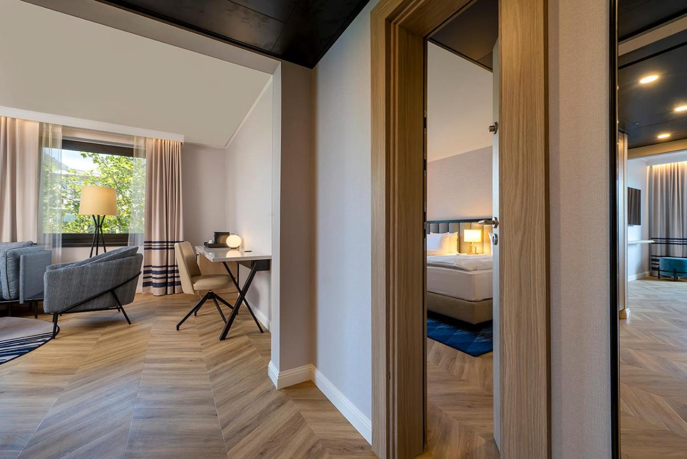Two-Bedroom Corner Suite thumbnail 6