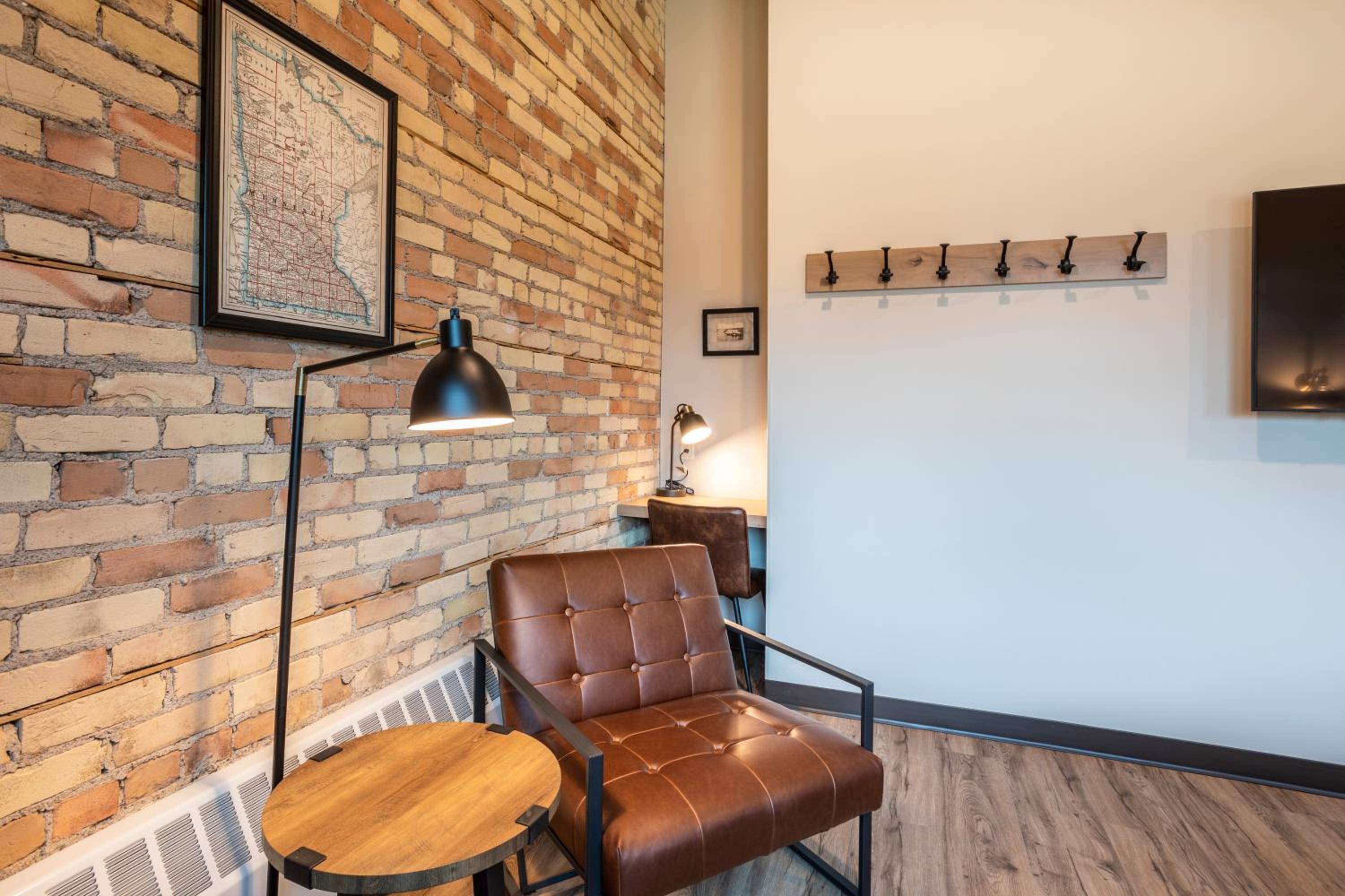 Room 9 @ 102 West Main Street photo 2