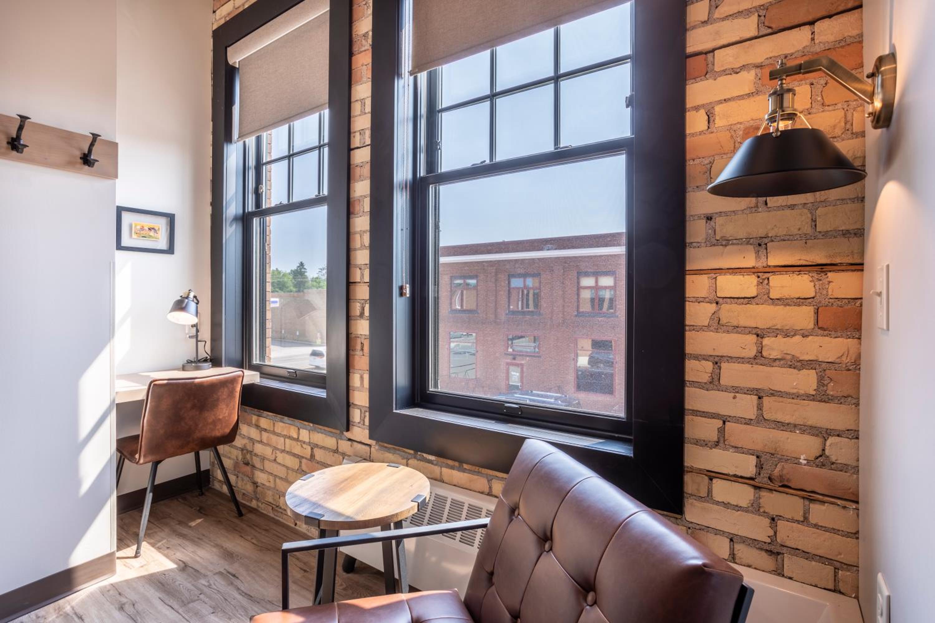 Room 10 @ 102 West Main Street photo 2