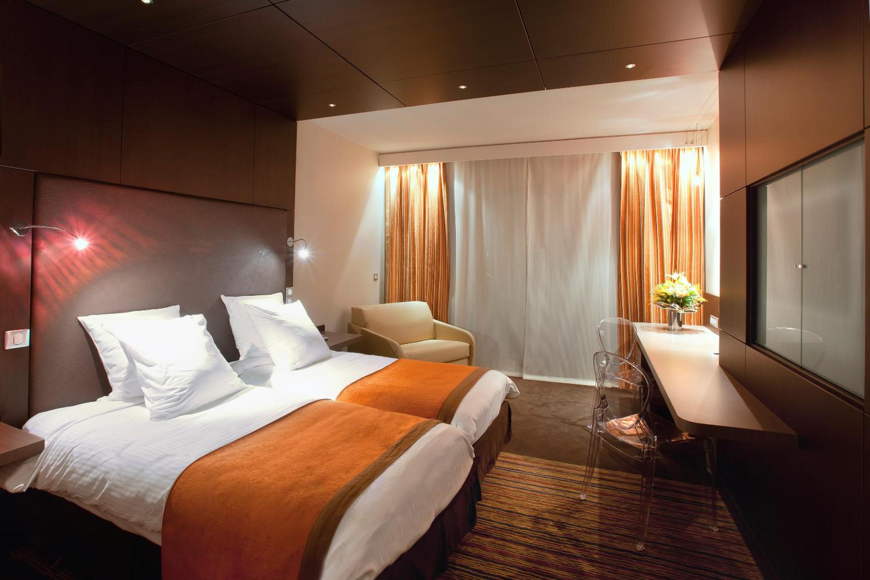 Standard Twin Room - Photo 1