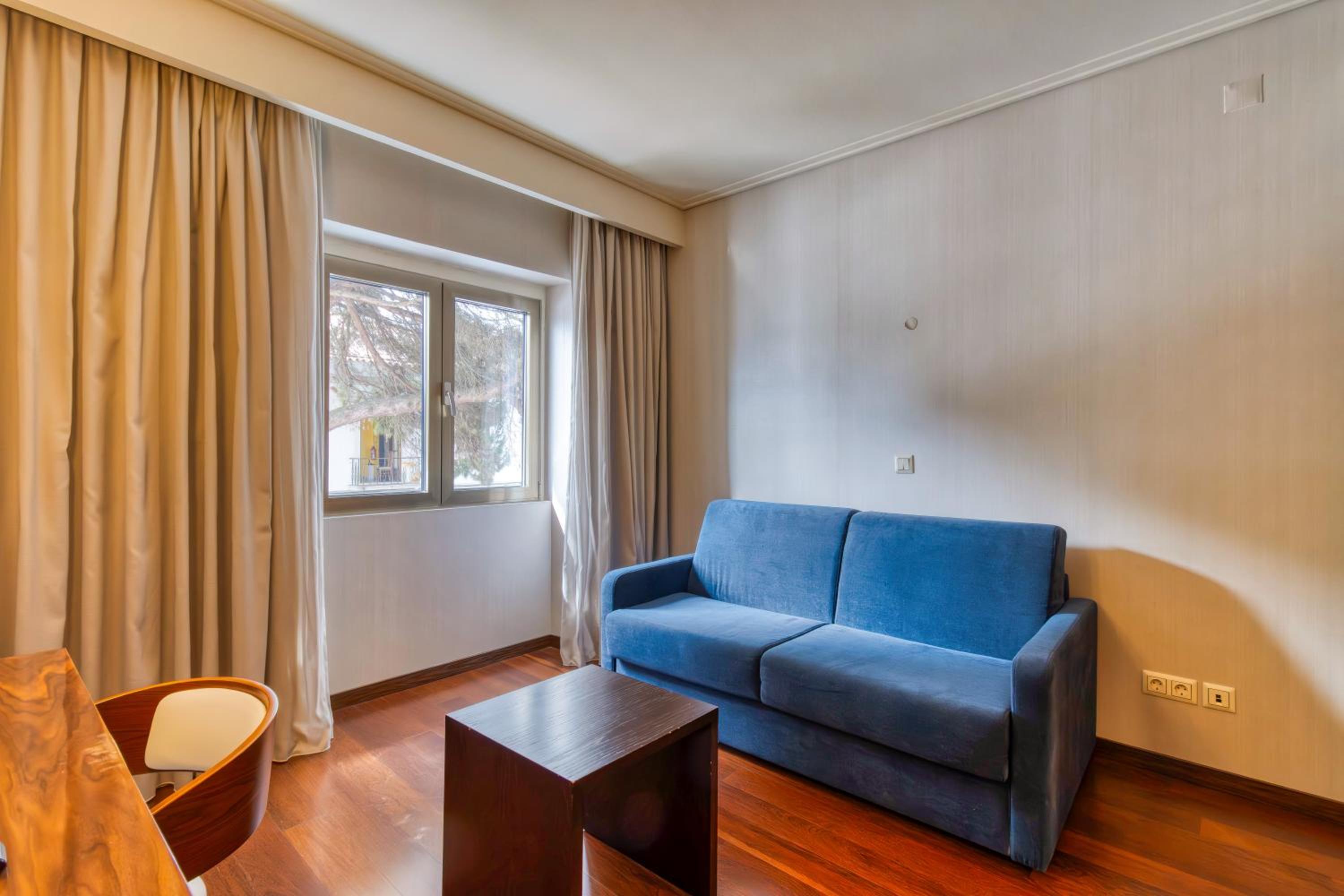 Suite - Photo 3