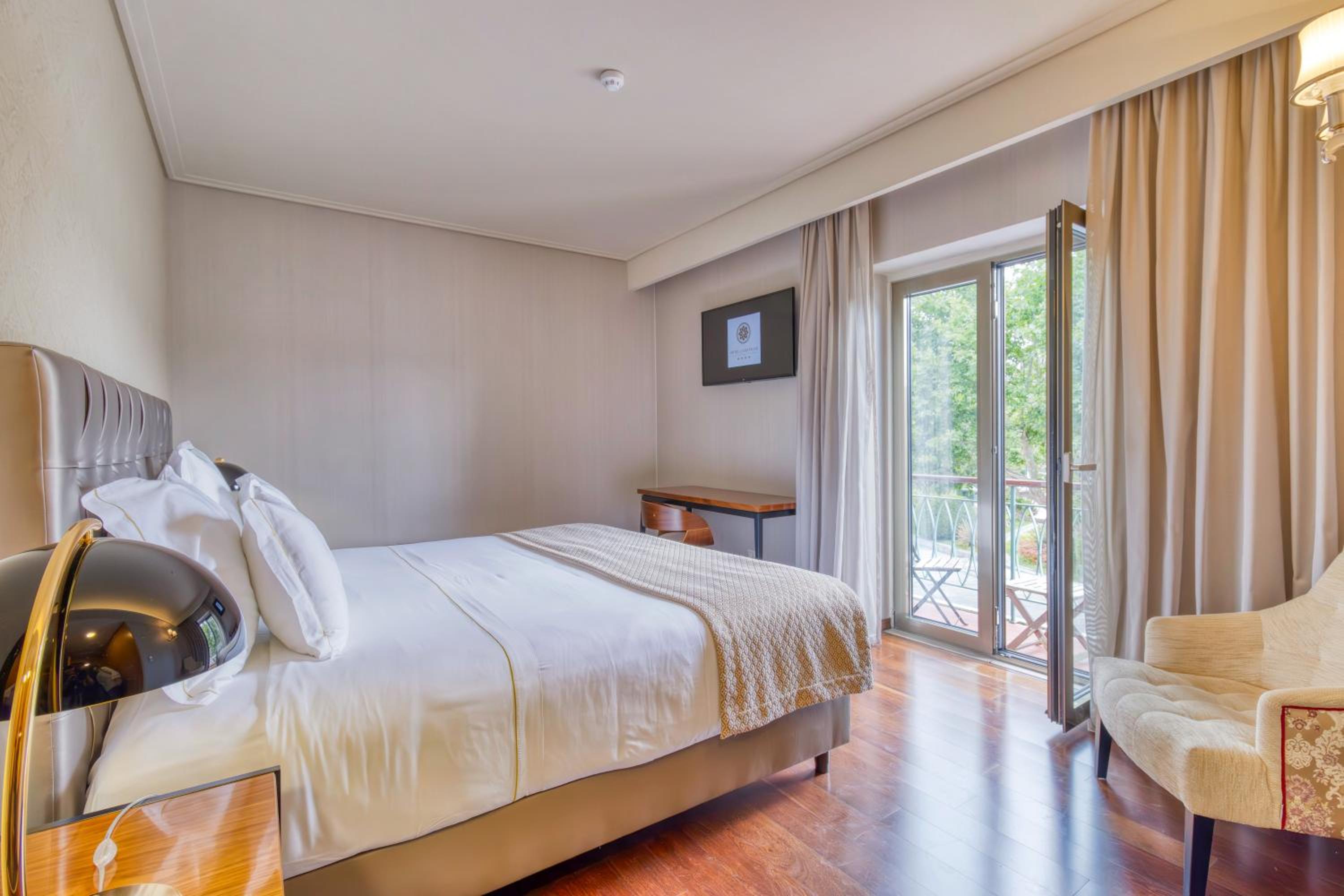 Suite - Photo 1