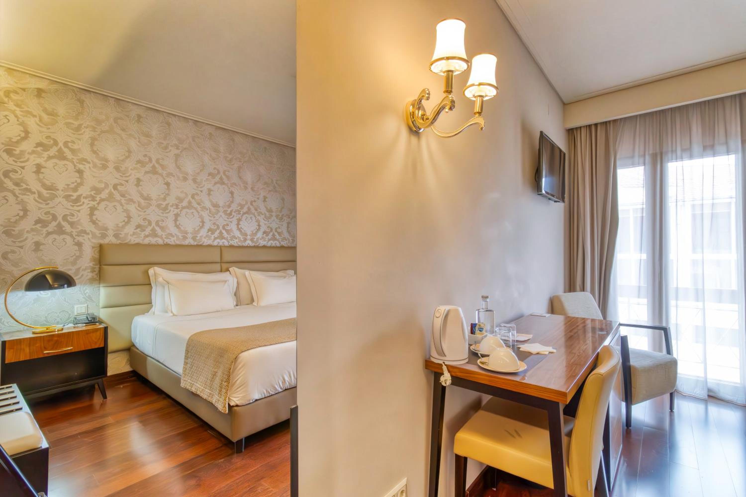 Double or Twin Room - Photo 5