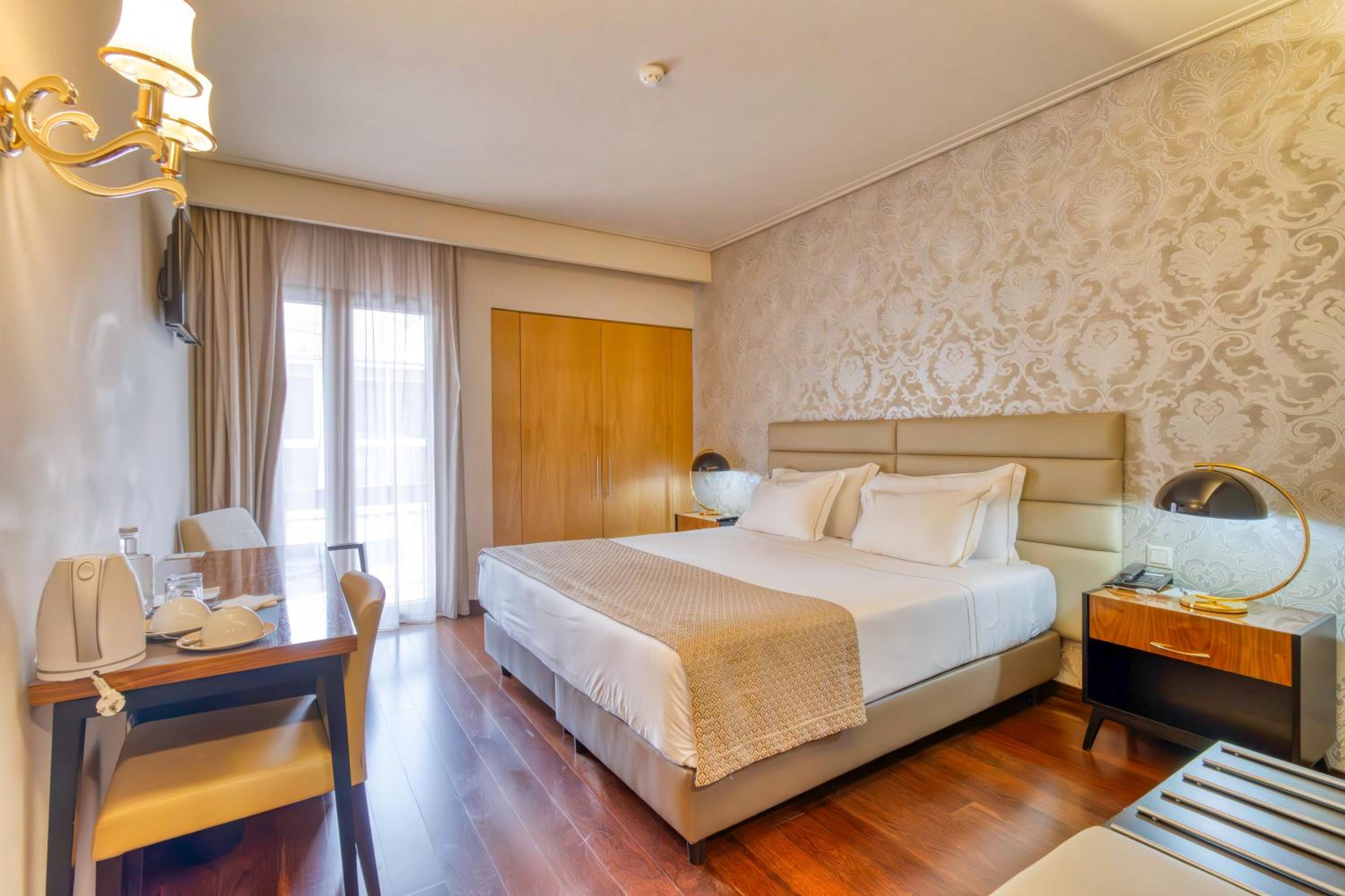 Double or Twin Room - Photo 9