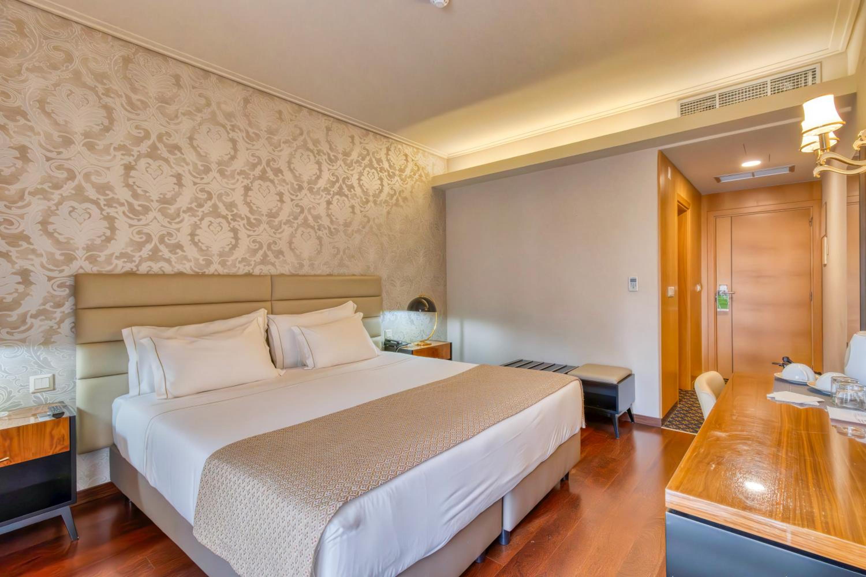 Double or Twin Room - Photo 11