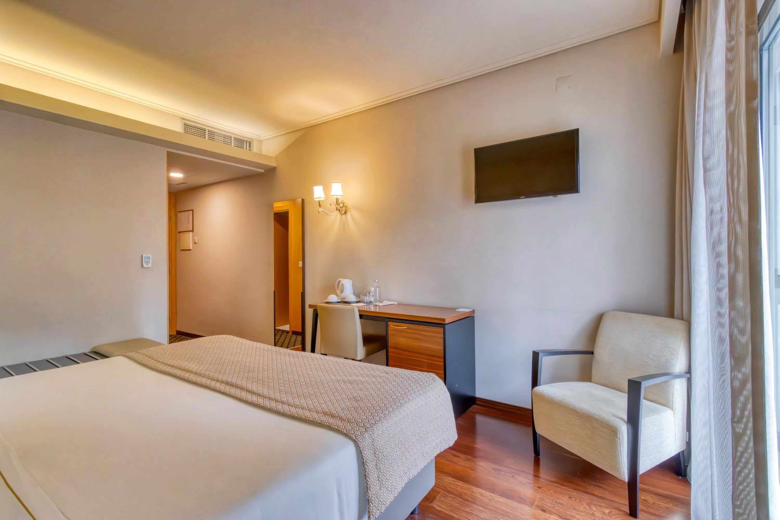 Double or Twin Room - Photo 3