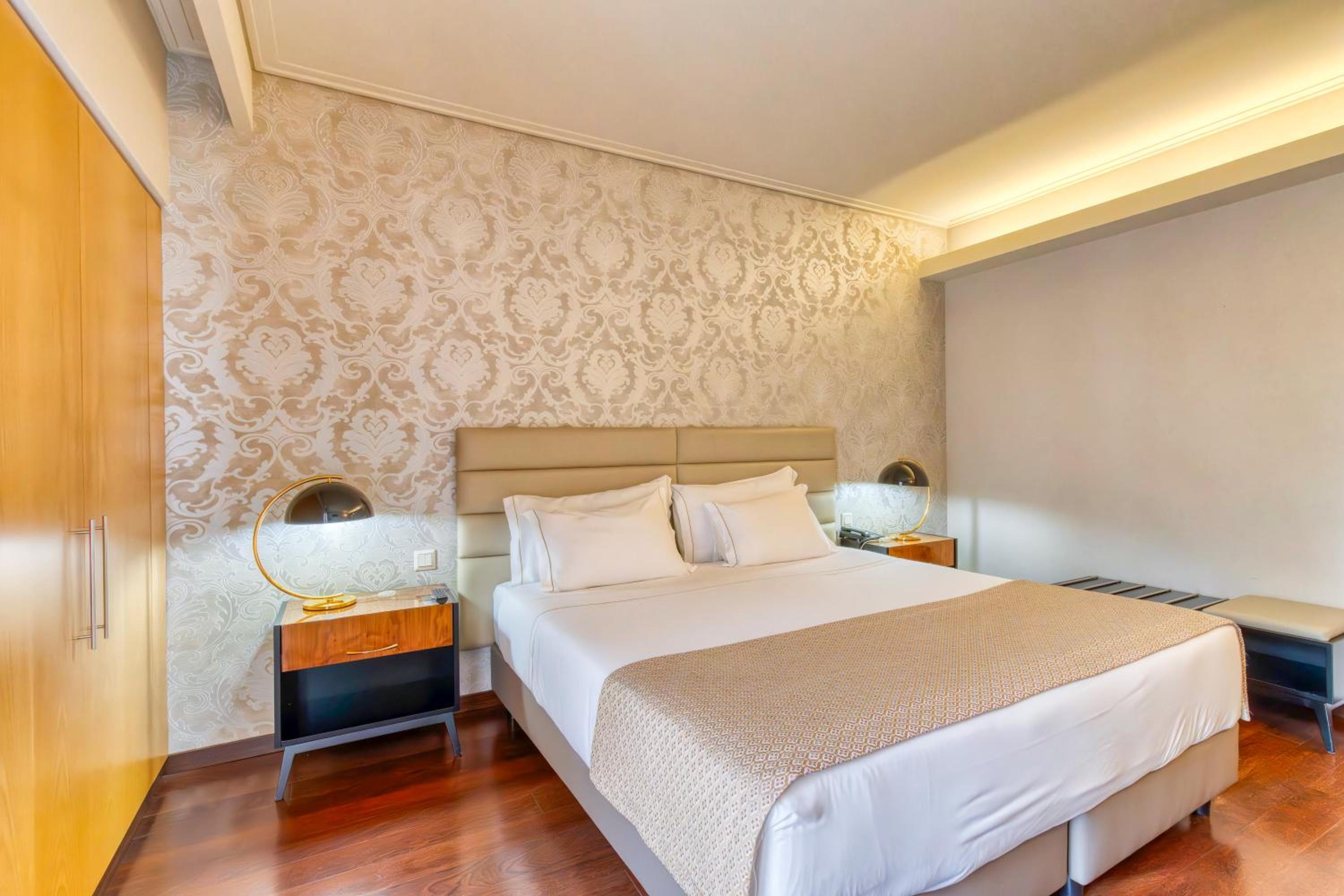 Double or Twin Room - Photo 10