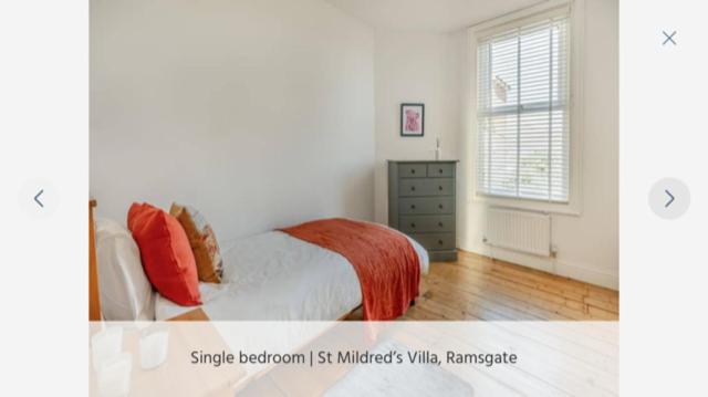 Six-Bedroom House photo 2