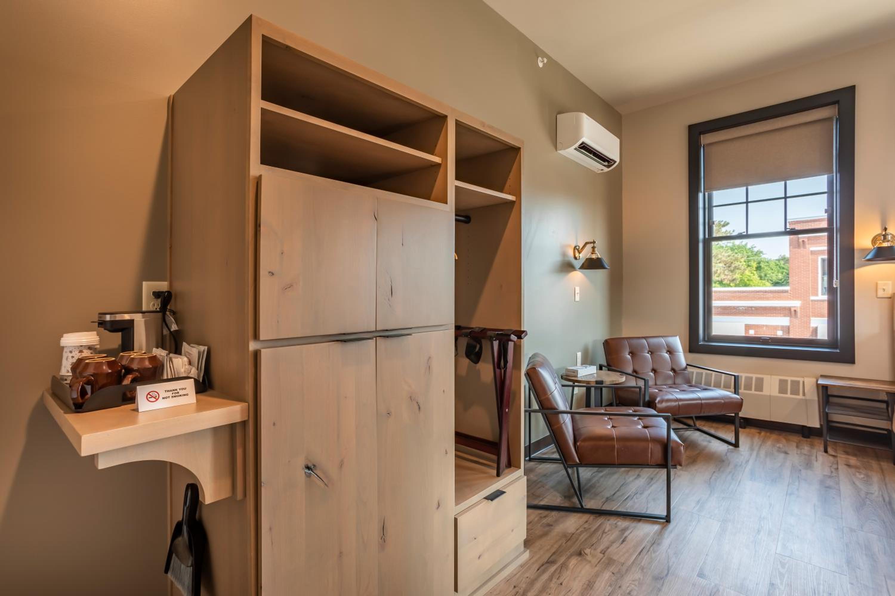 Room 16 @ 102 West Main Street