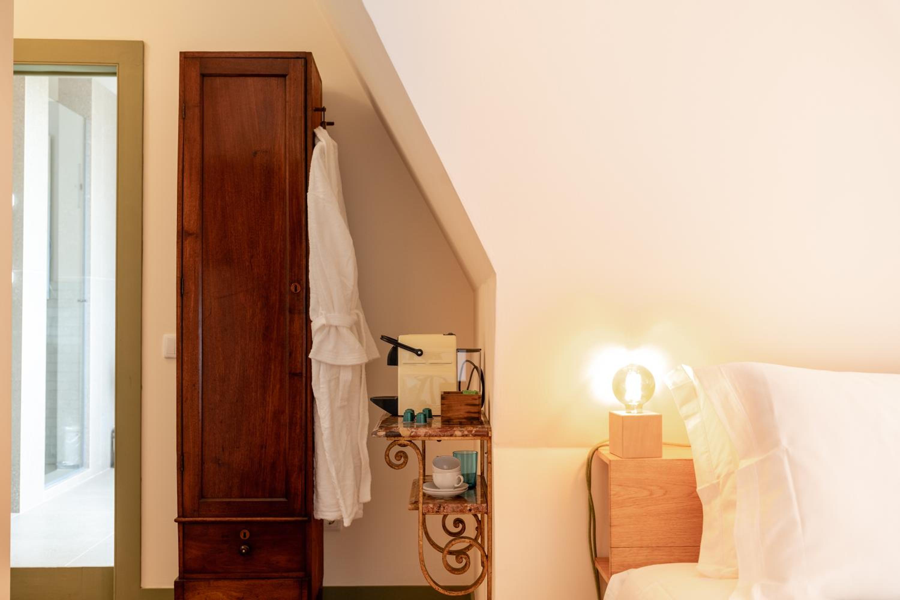 Cozy Double Room with Garden View - Photo 2