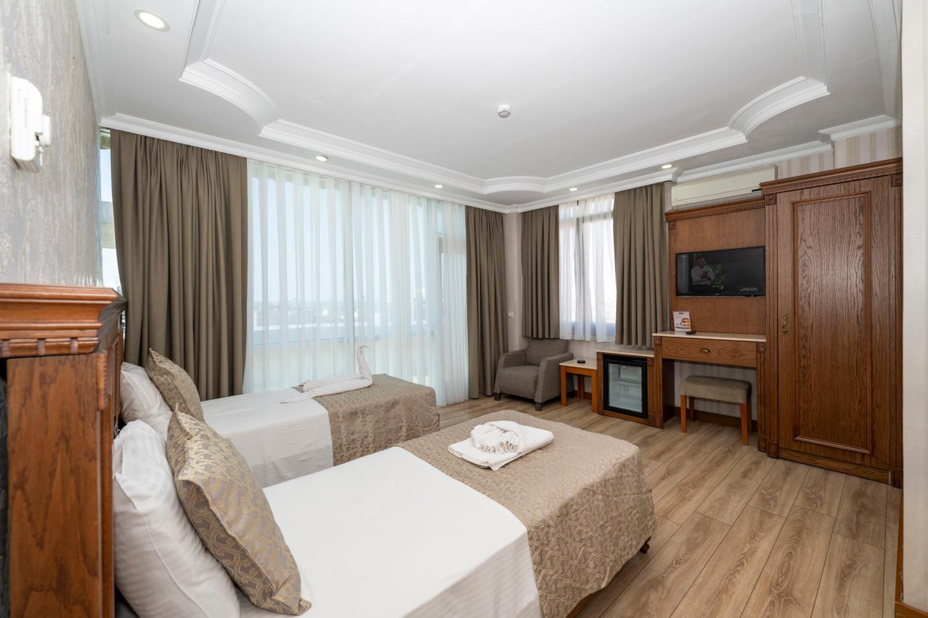 Quadruple Room with Balcony photo 3