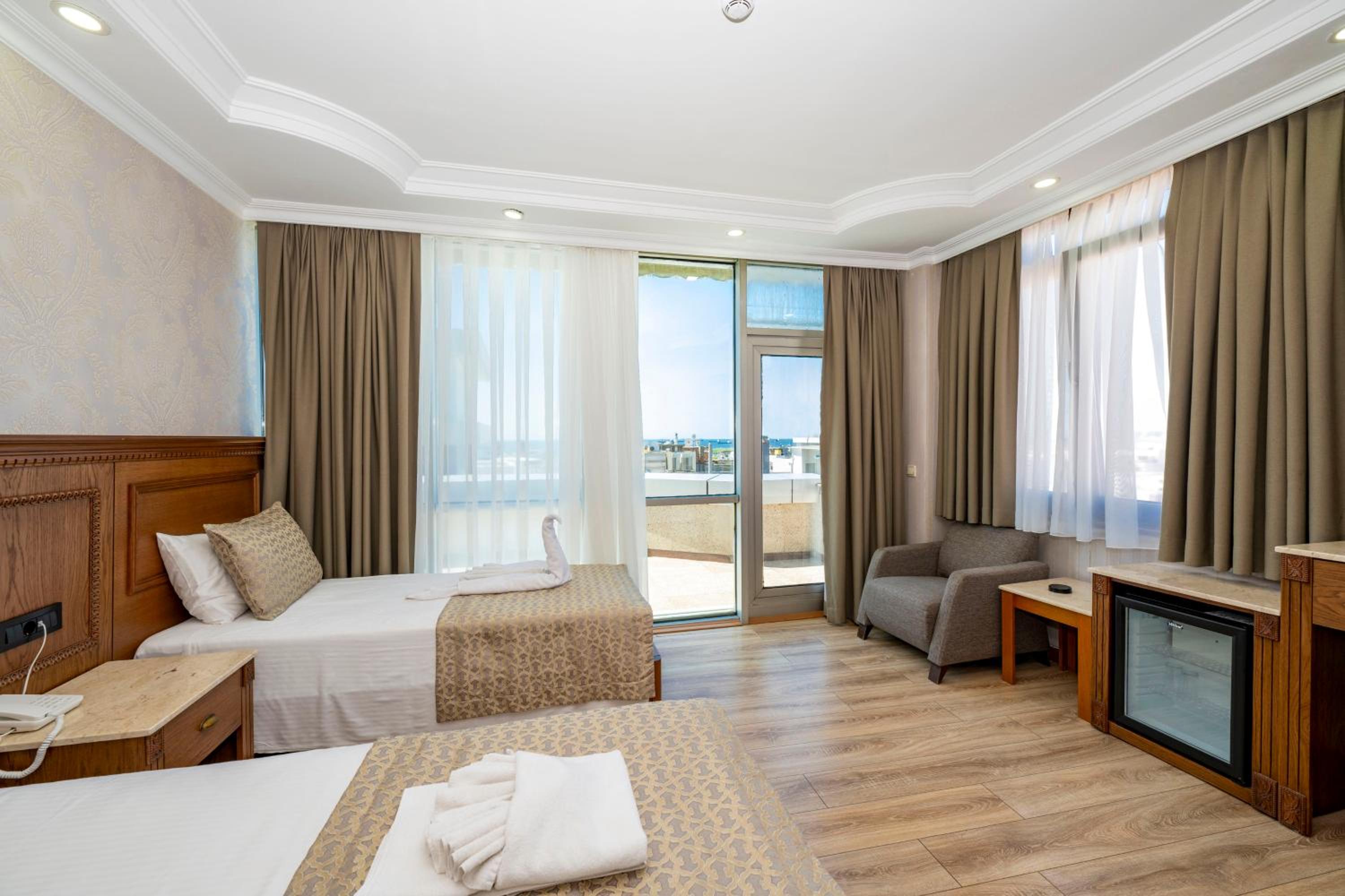 Quadruple Room with Balcony photo 2