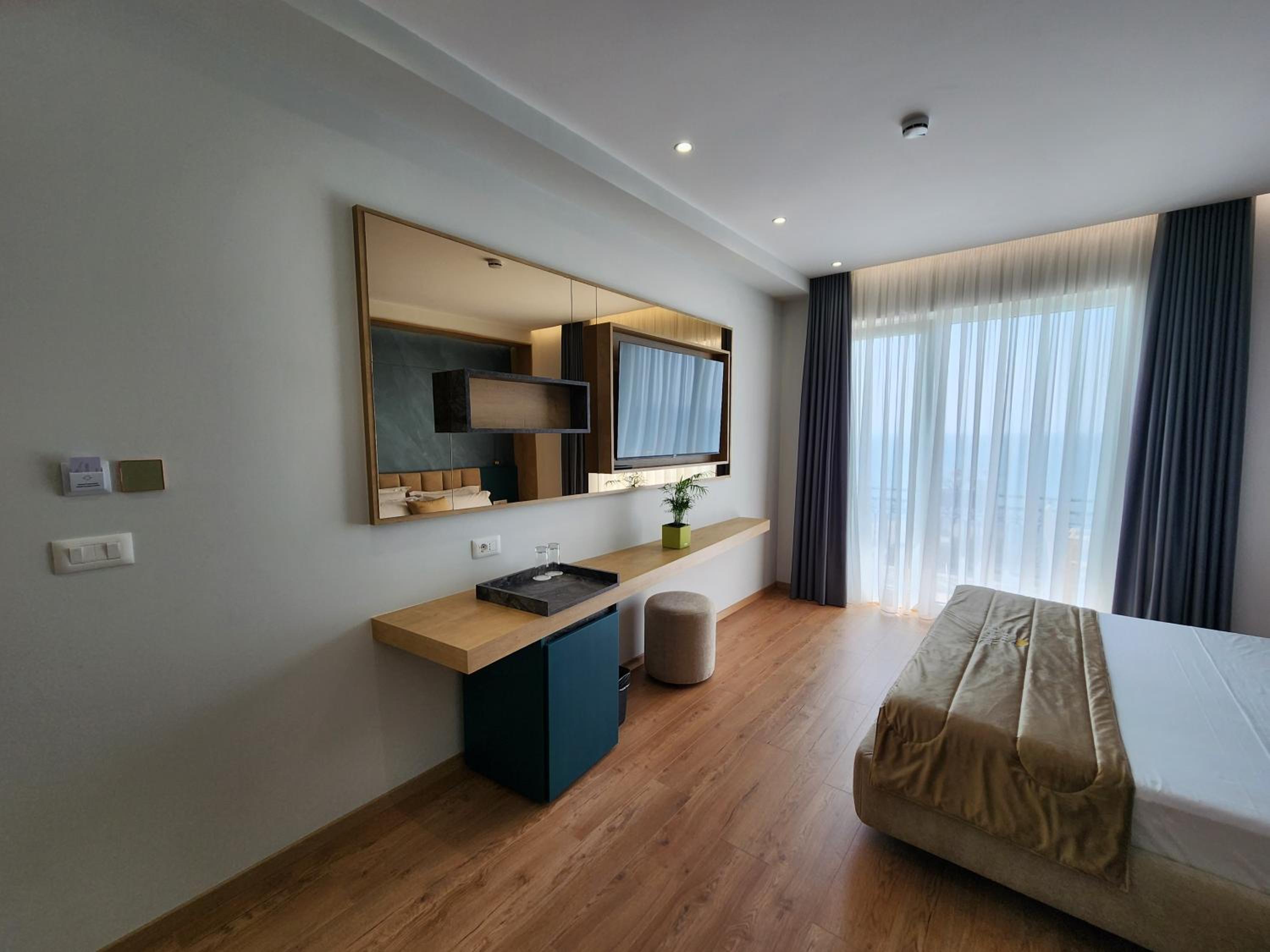 Superior Double Room with Balcony and Sea View