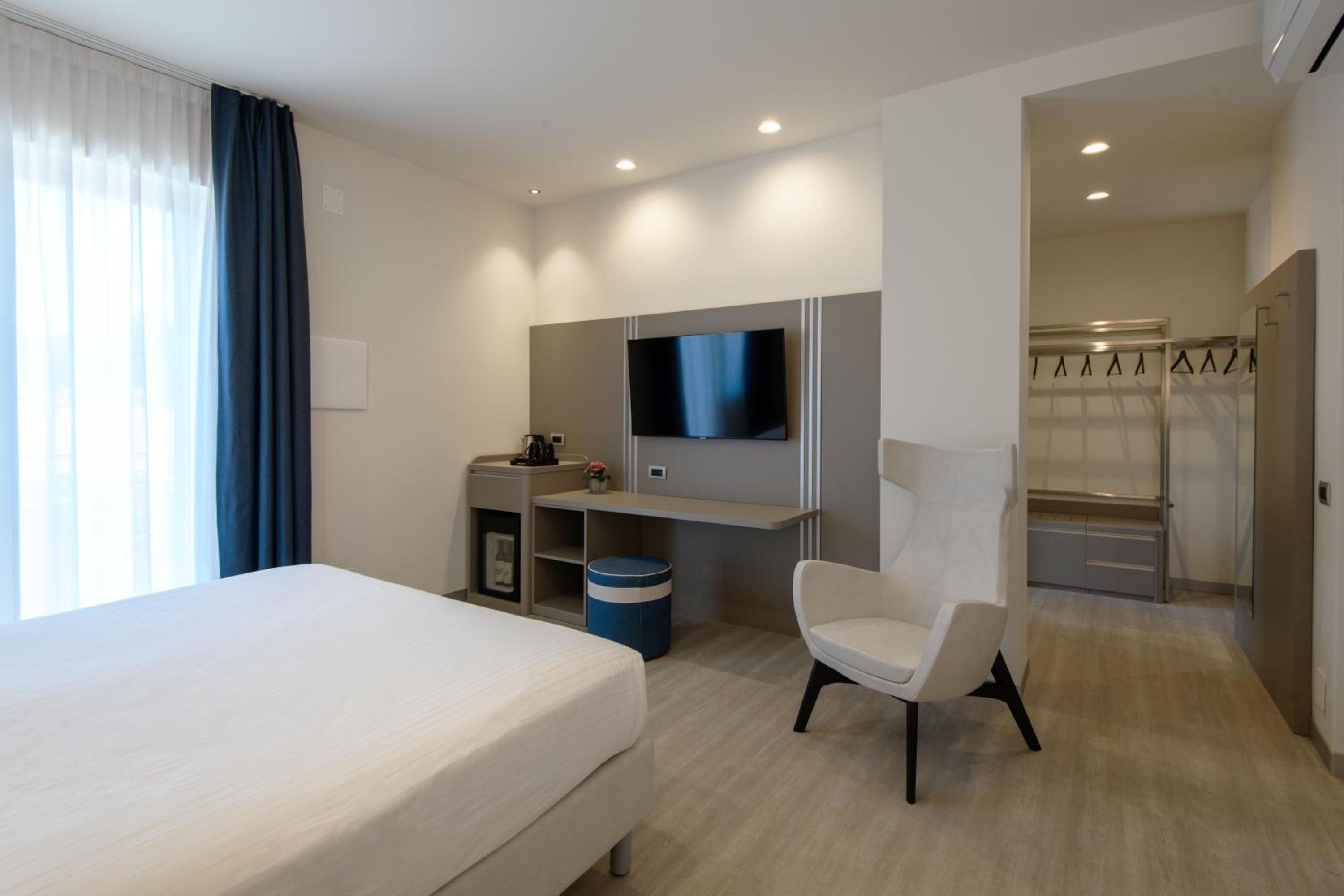 Junior Suite with Balcony photo 2