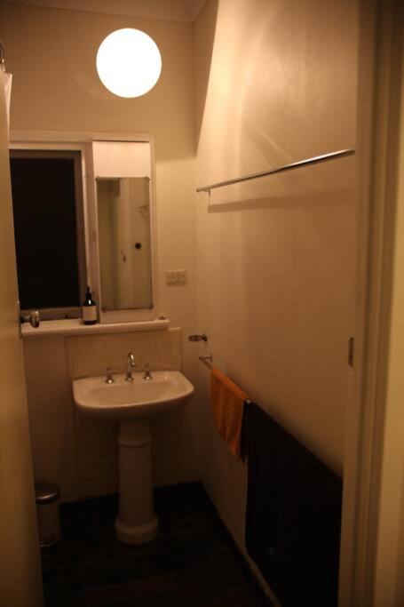Three-Bedroom House photo 3