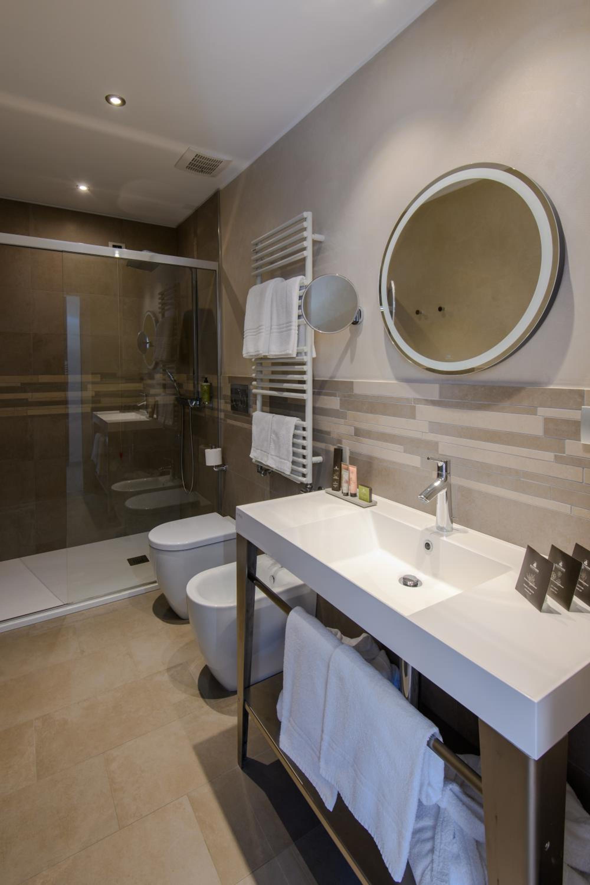 Junior Suite with Balcony photo 3