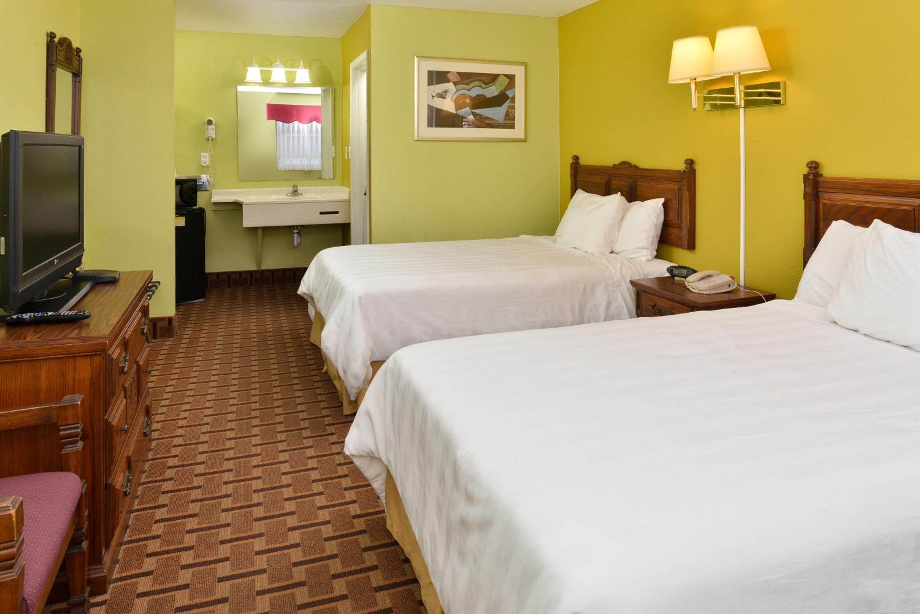 Double Room with Two Double Beds photo 2