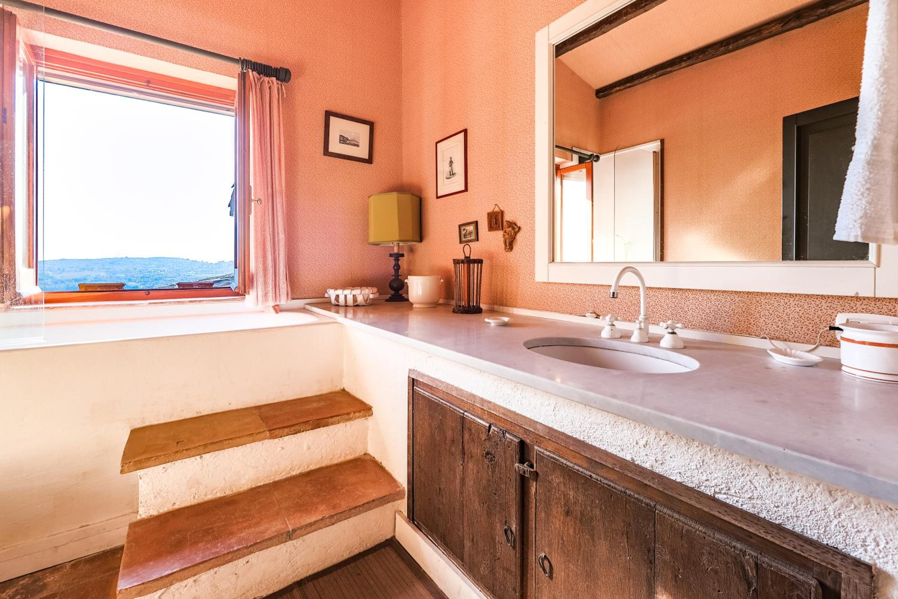 Deluxe Double Room With Bath photo 2