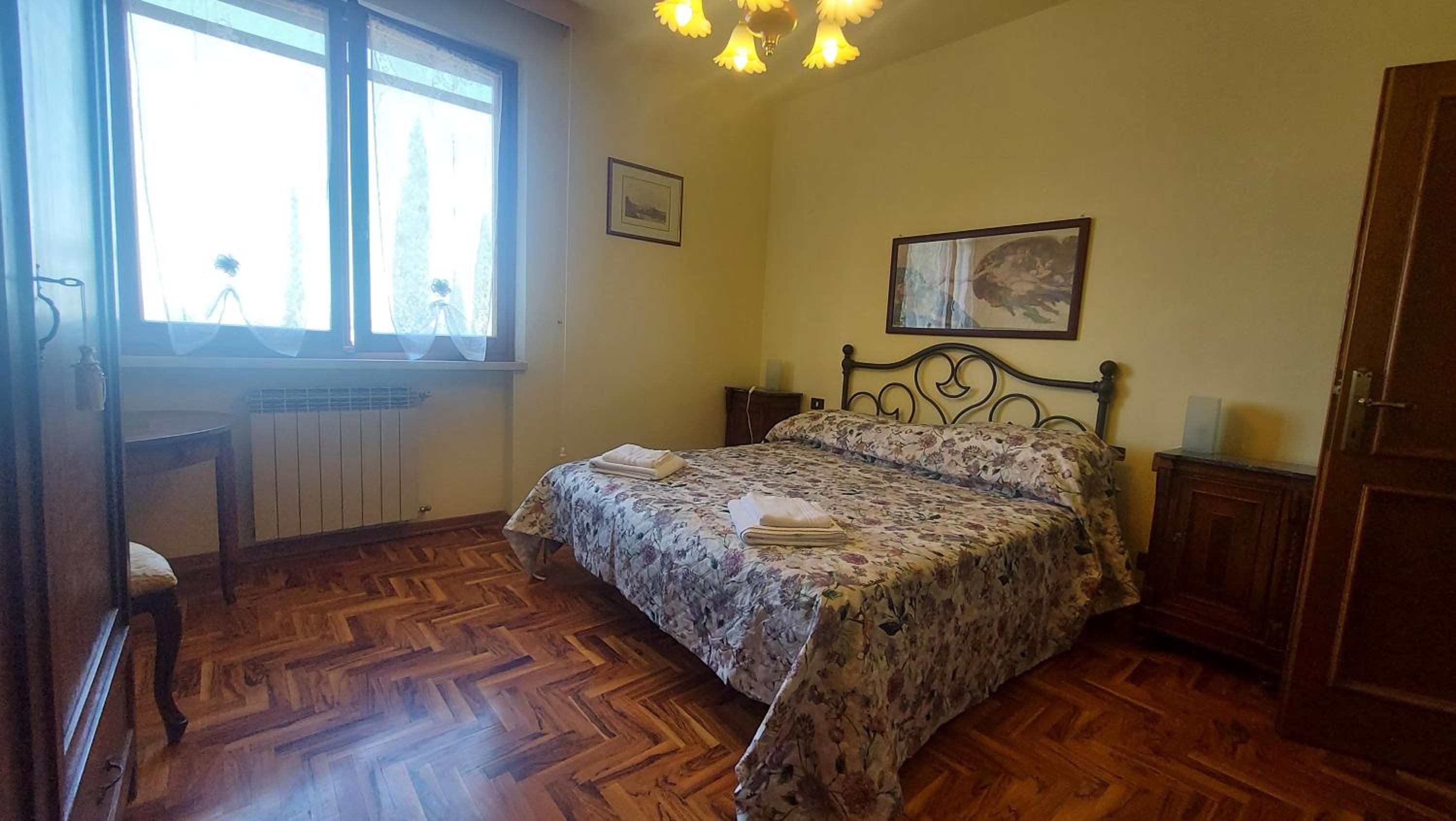 Five-Bedroom House photo 3