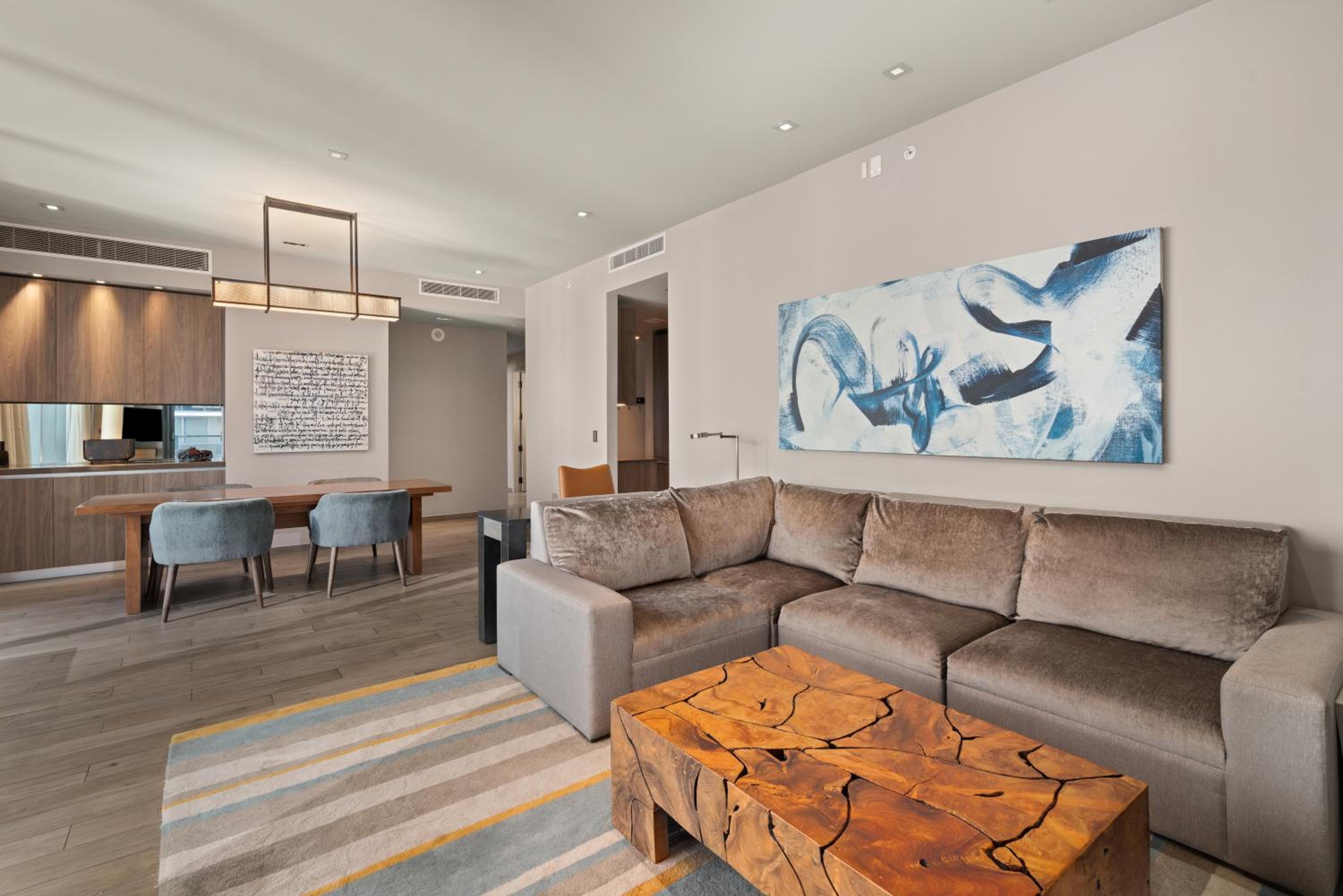 Two-Bedroom Corner Residence Suite  photo 2