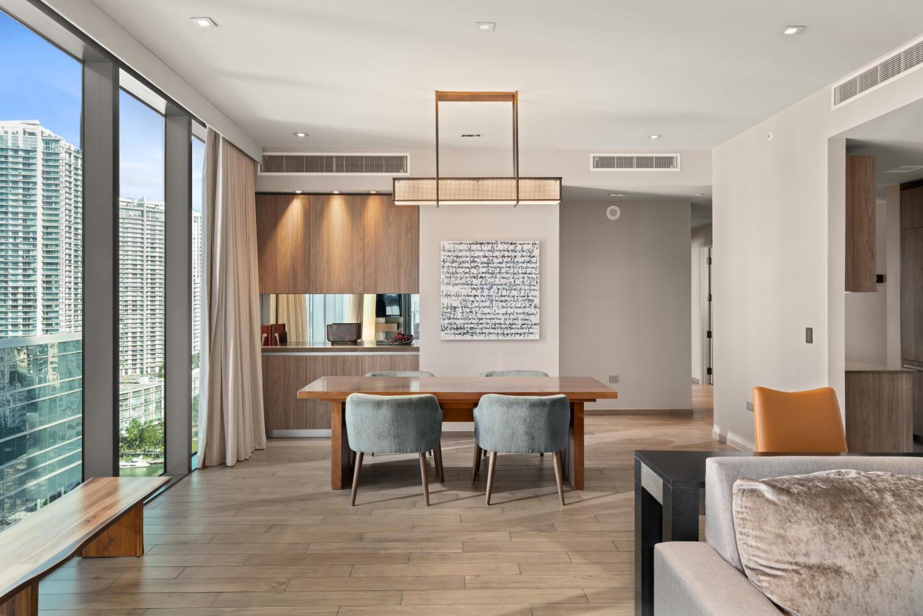 Two-Bedroom Corner Residence Suite  photo 3
